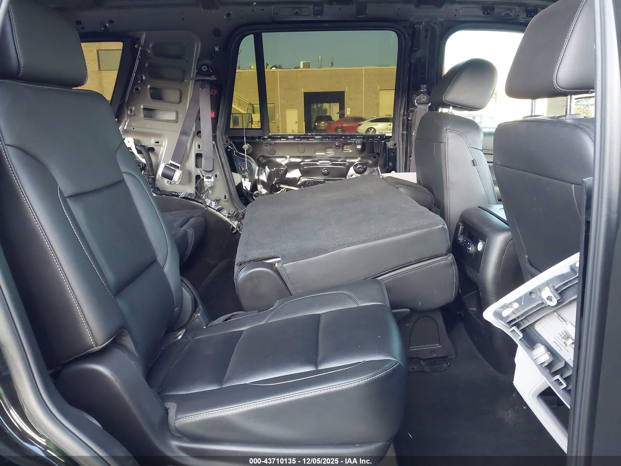 CHEVROLET TAHOE image 8