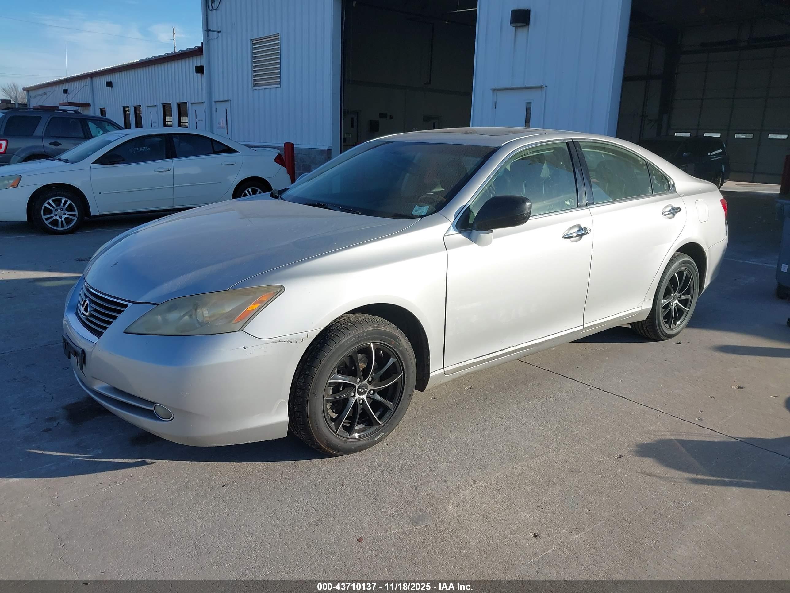 LEXUS ES image 2