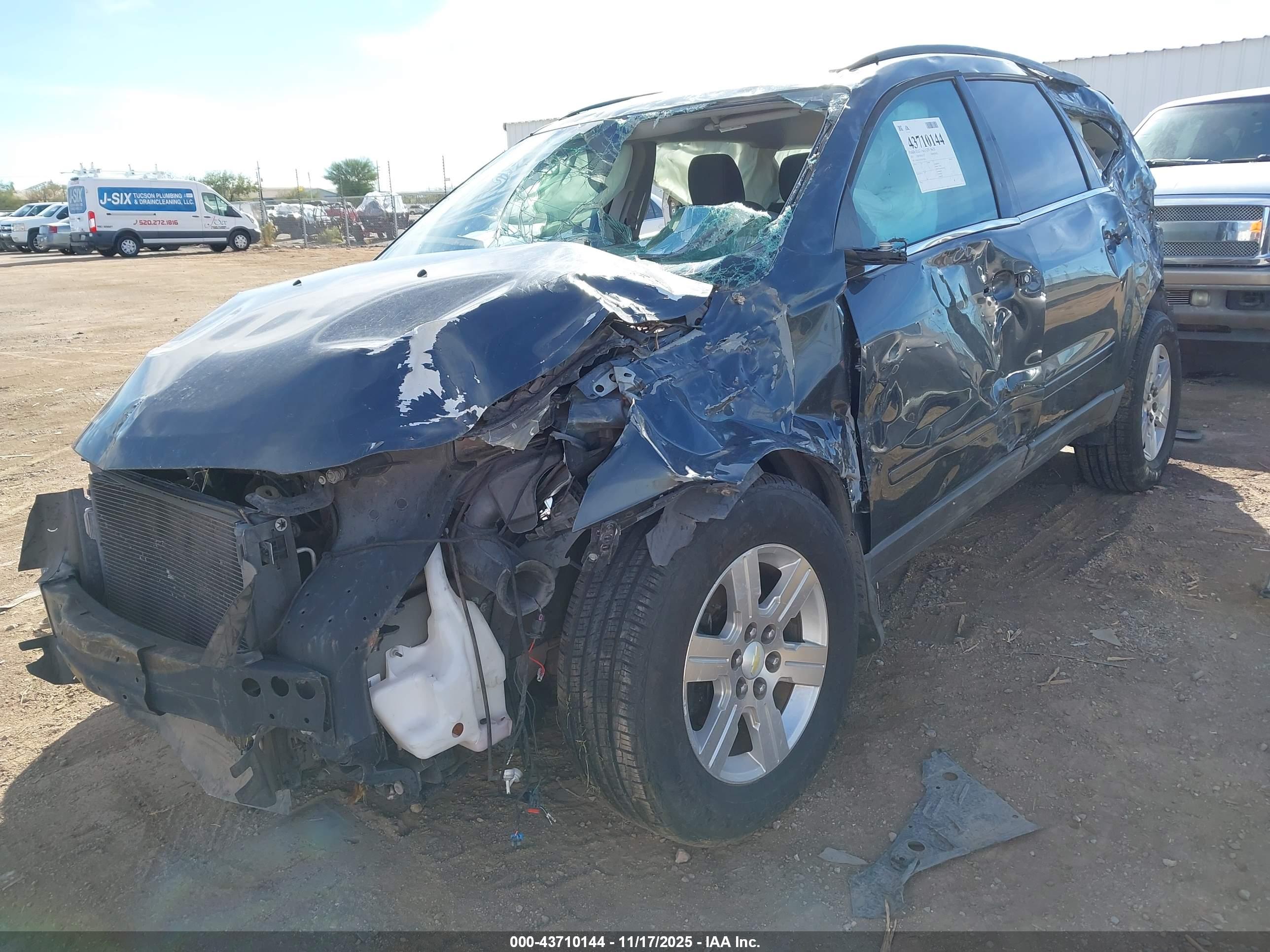 CHEVROLET TRAVERSE image 2