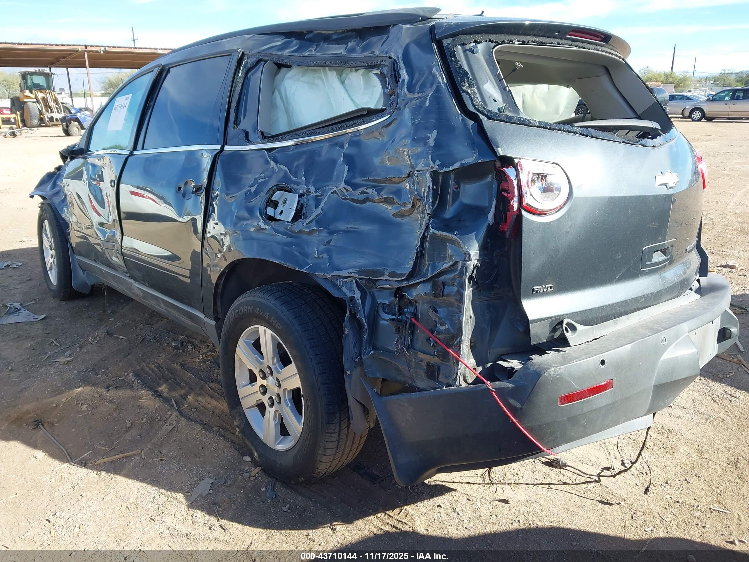 CHEVROLET TRAVERSE image 3