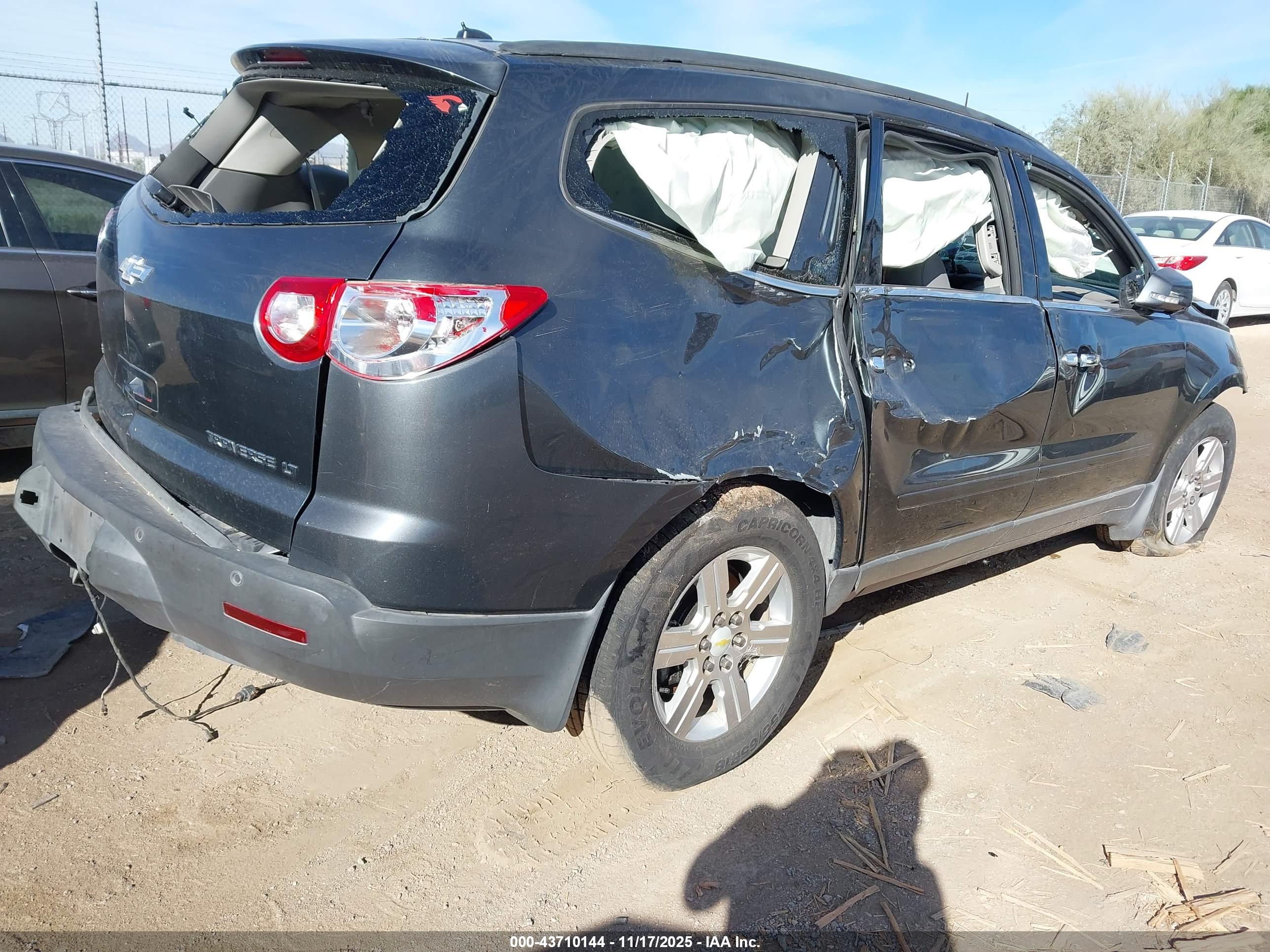 CHEVROLET TRAVERSE image 4