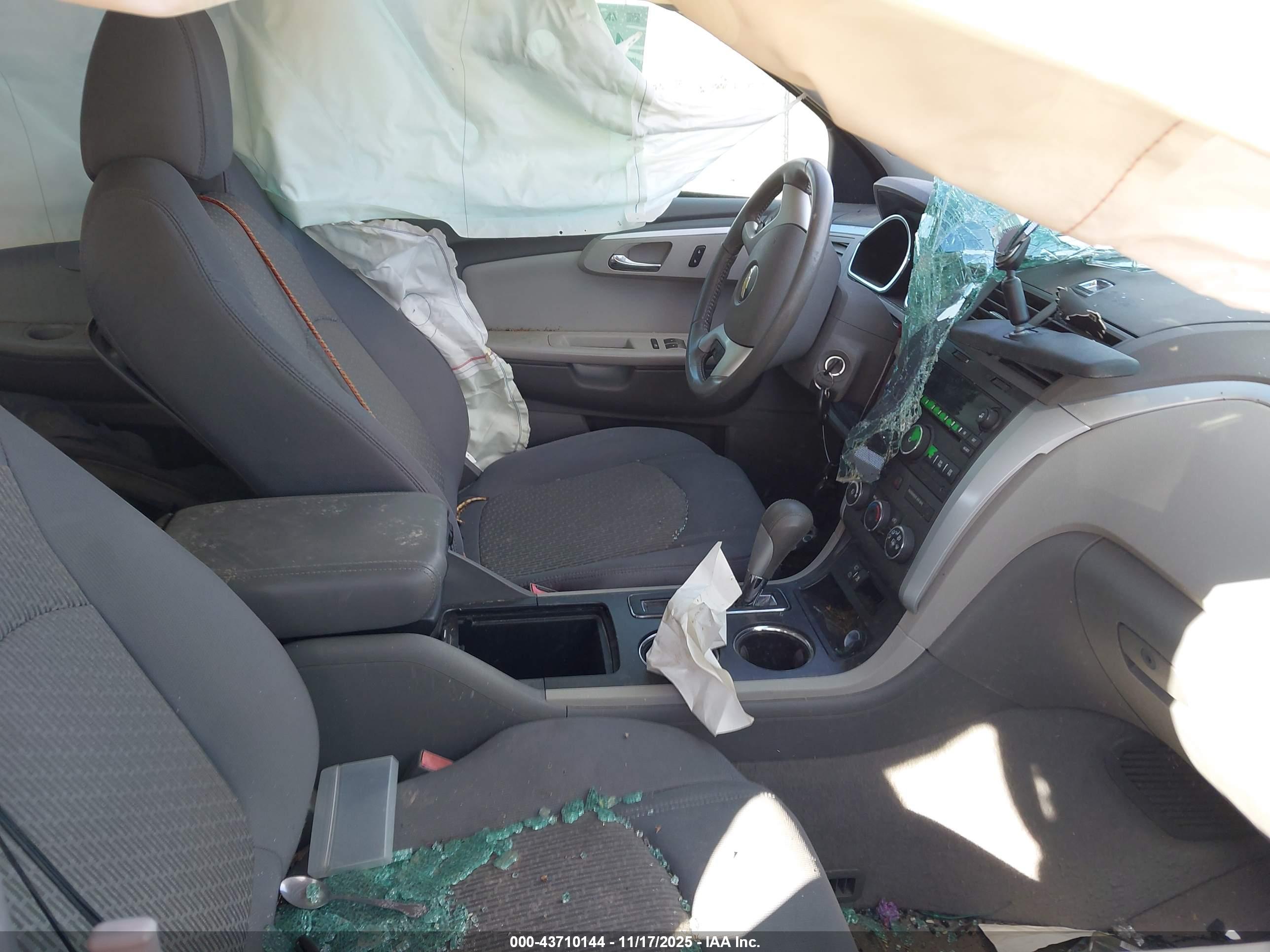 CHEVROLET TRAVERSE image 5
