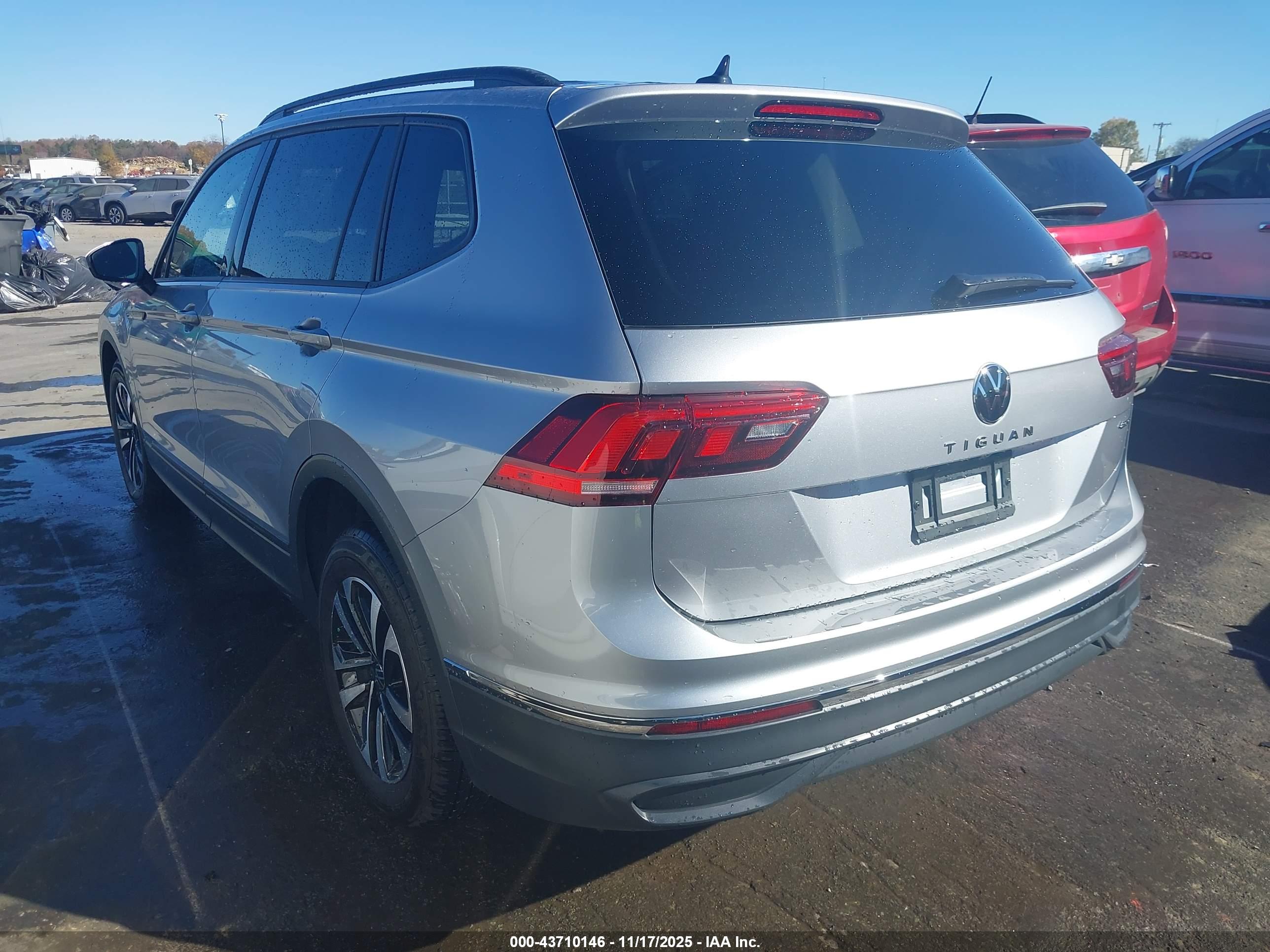 VOLKSWAGEN TIGUAN image 3