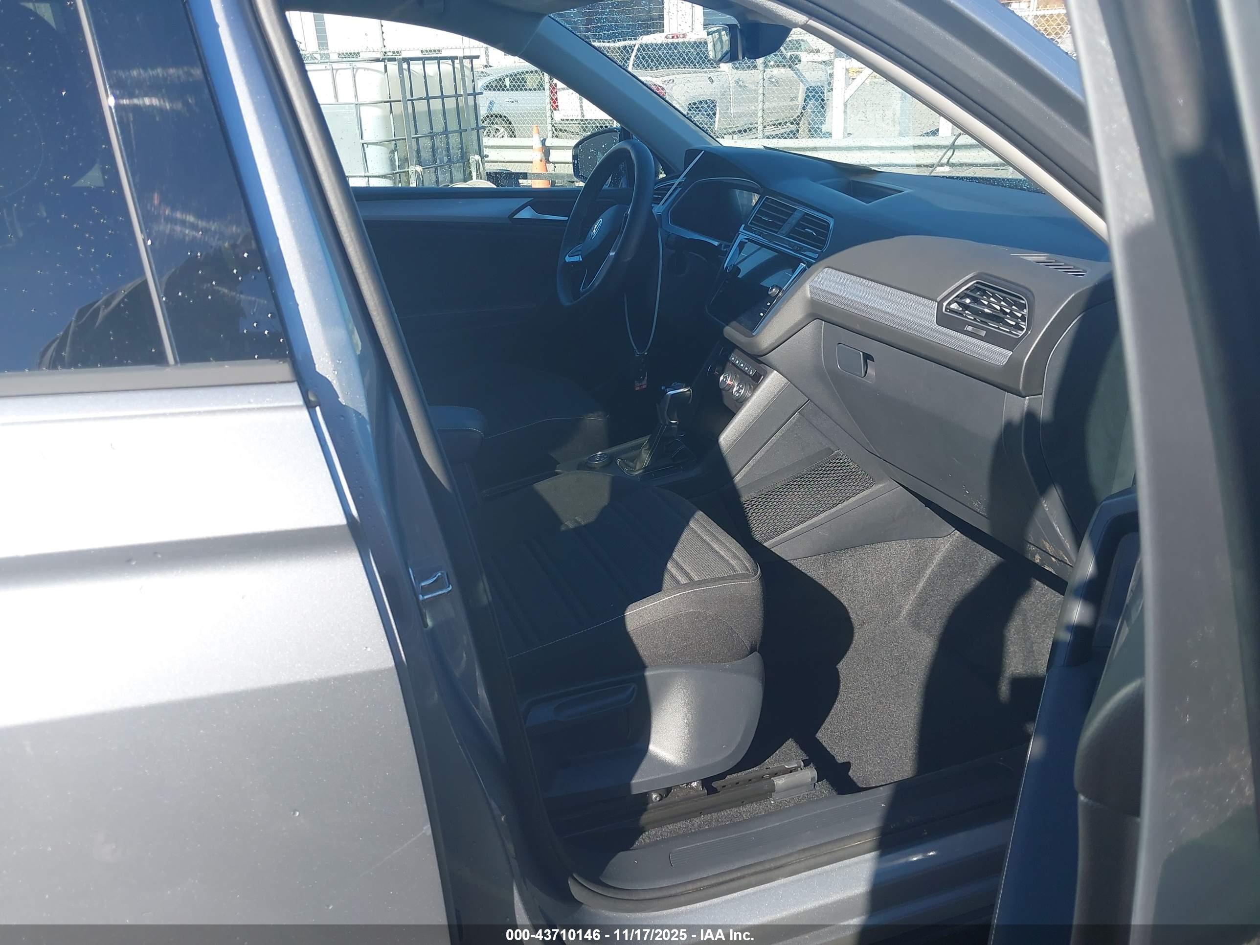 VOLKSWAGEN TIGUAN image 5