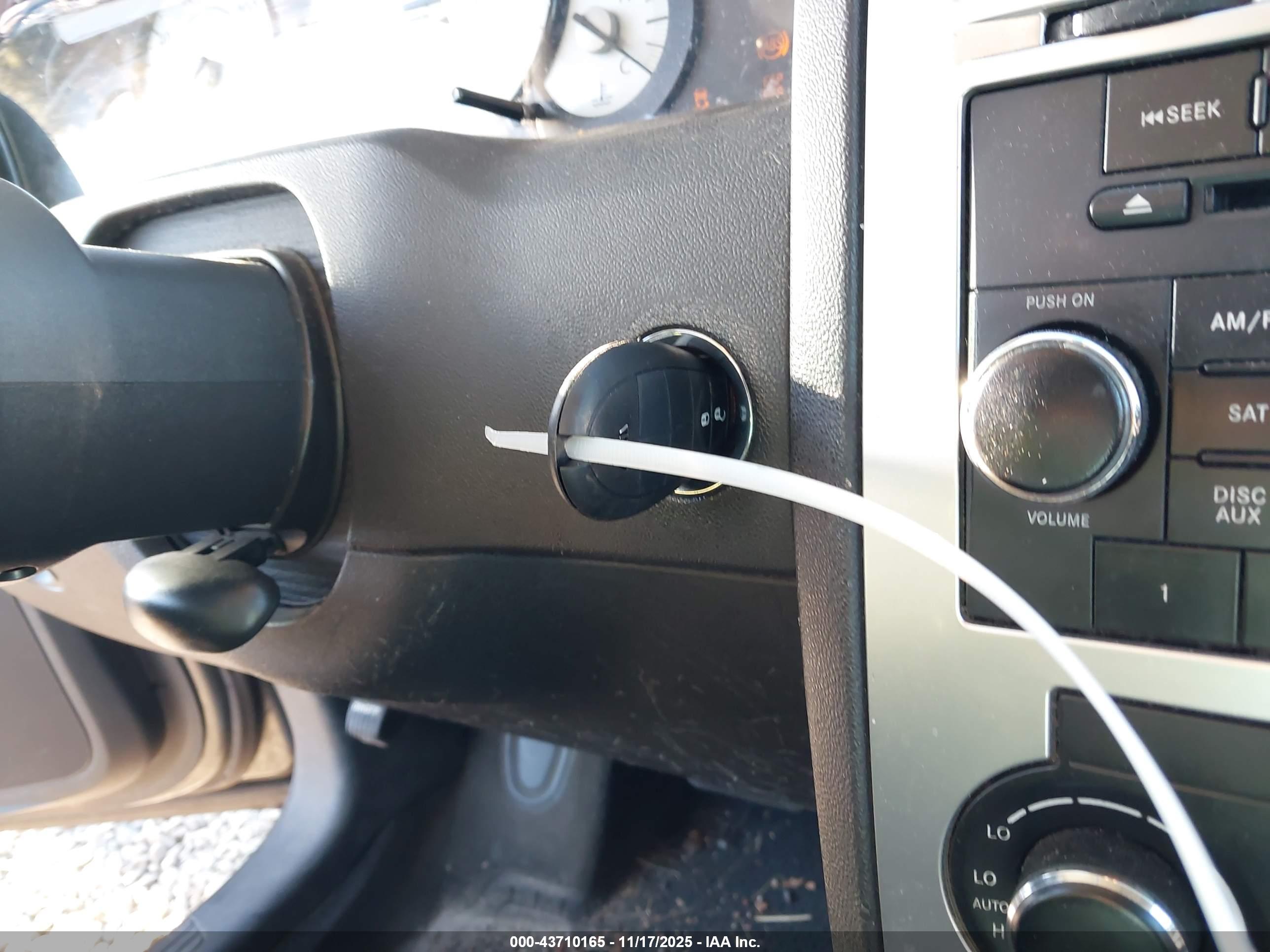 CHRYSLER 300 image 11