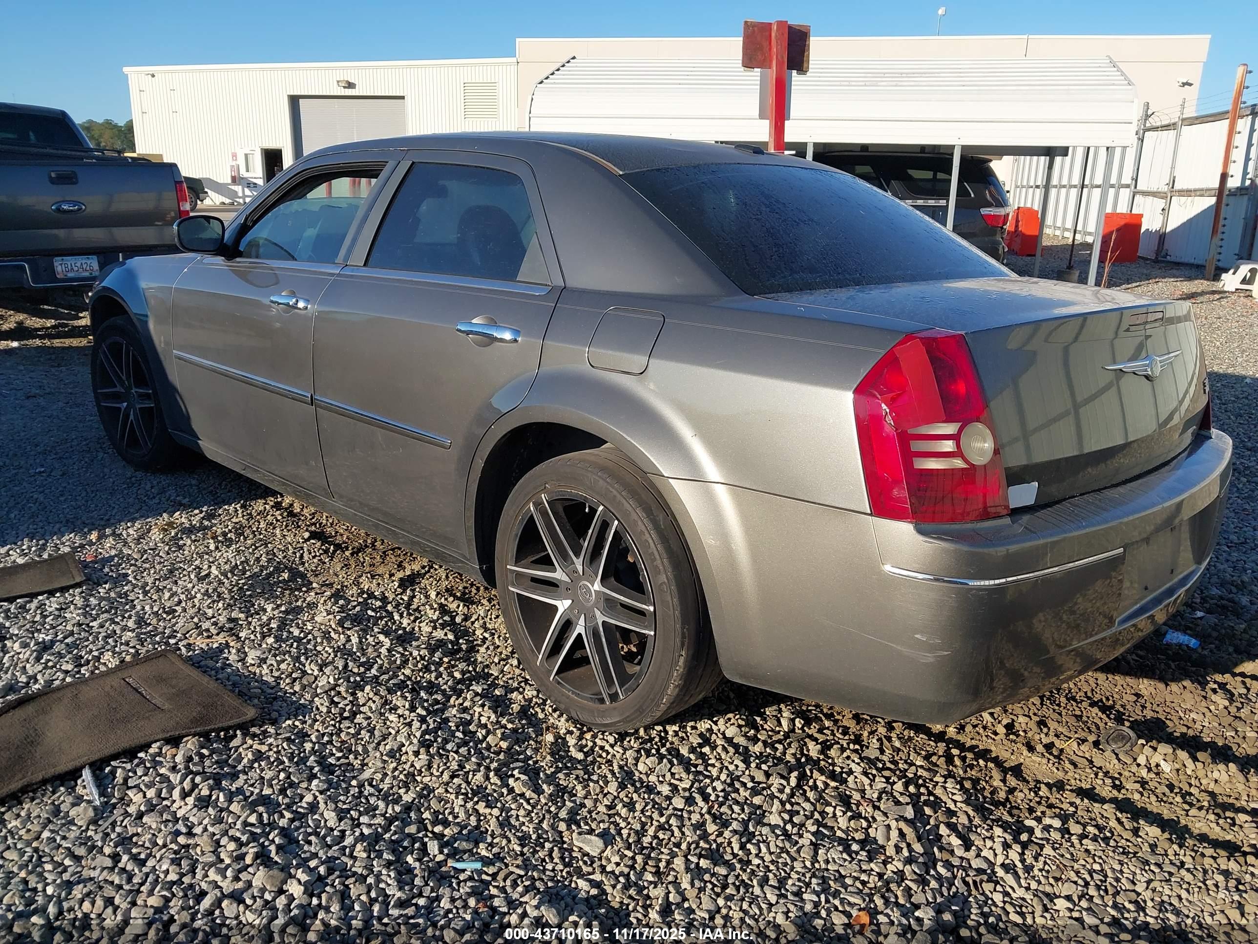 CHRYSLER 300 image 3