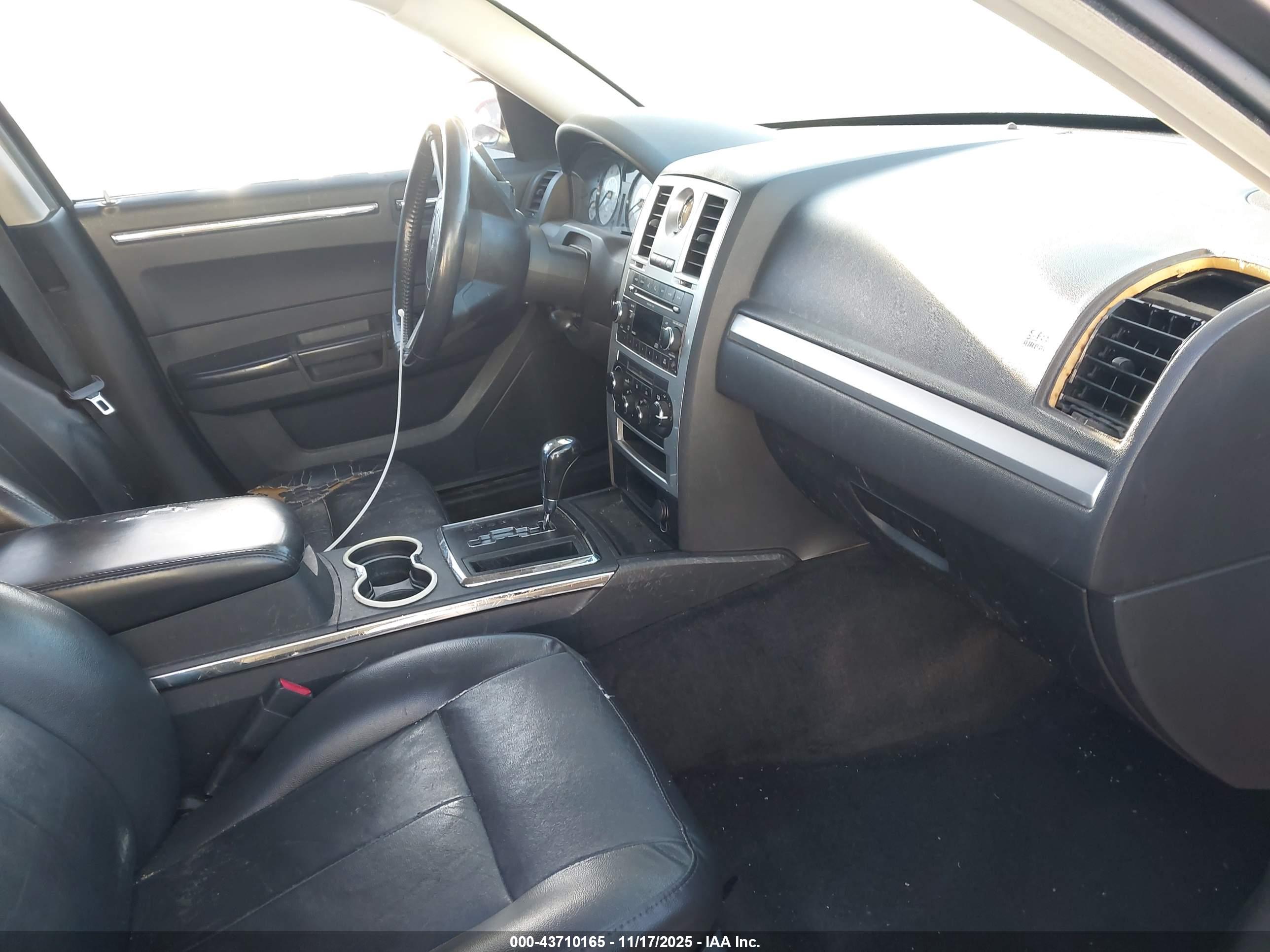 CHRYSLER 300 image 5