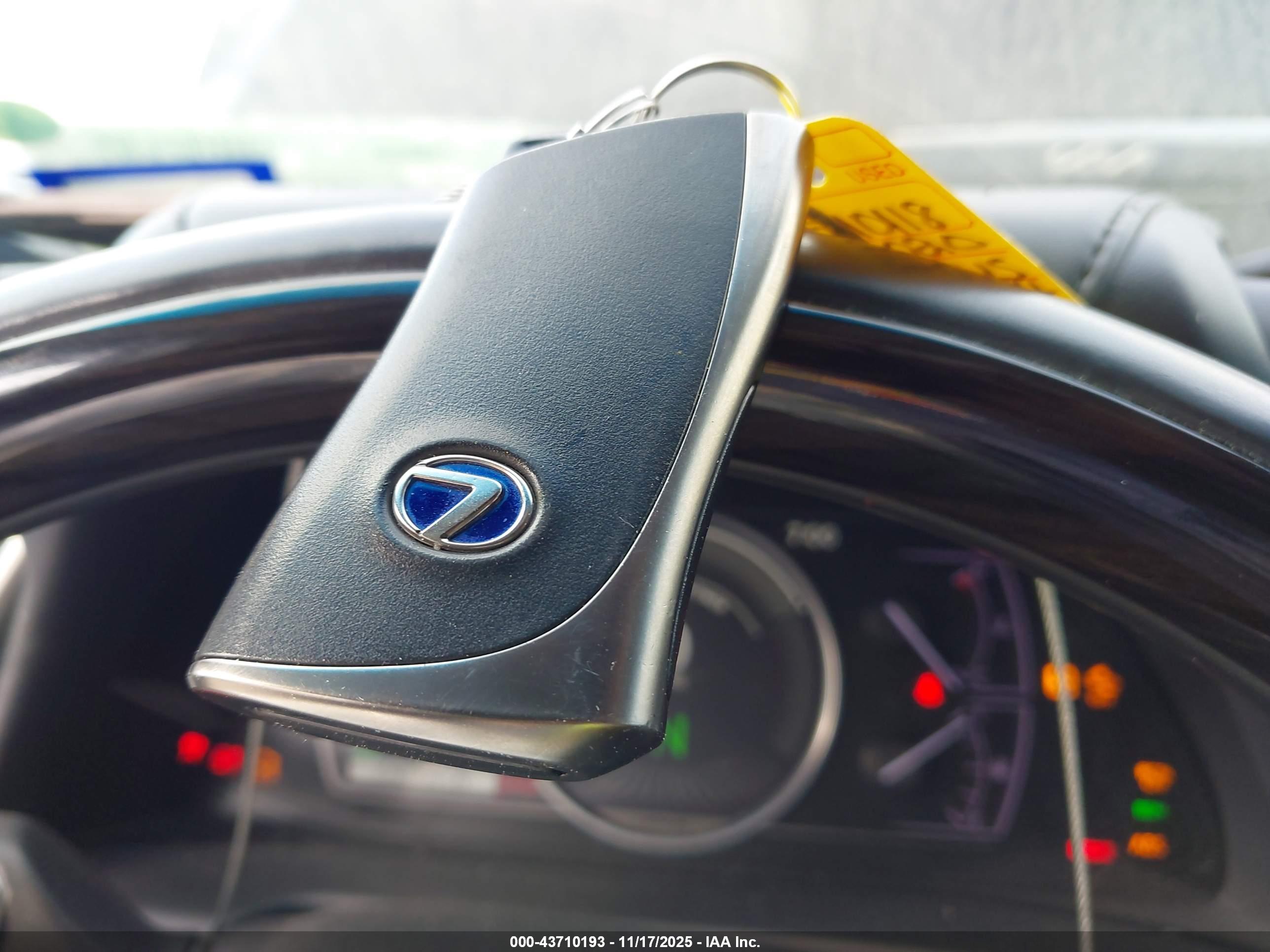 LEXUS ES image 11
