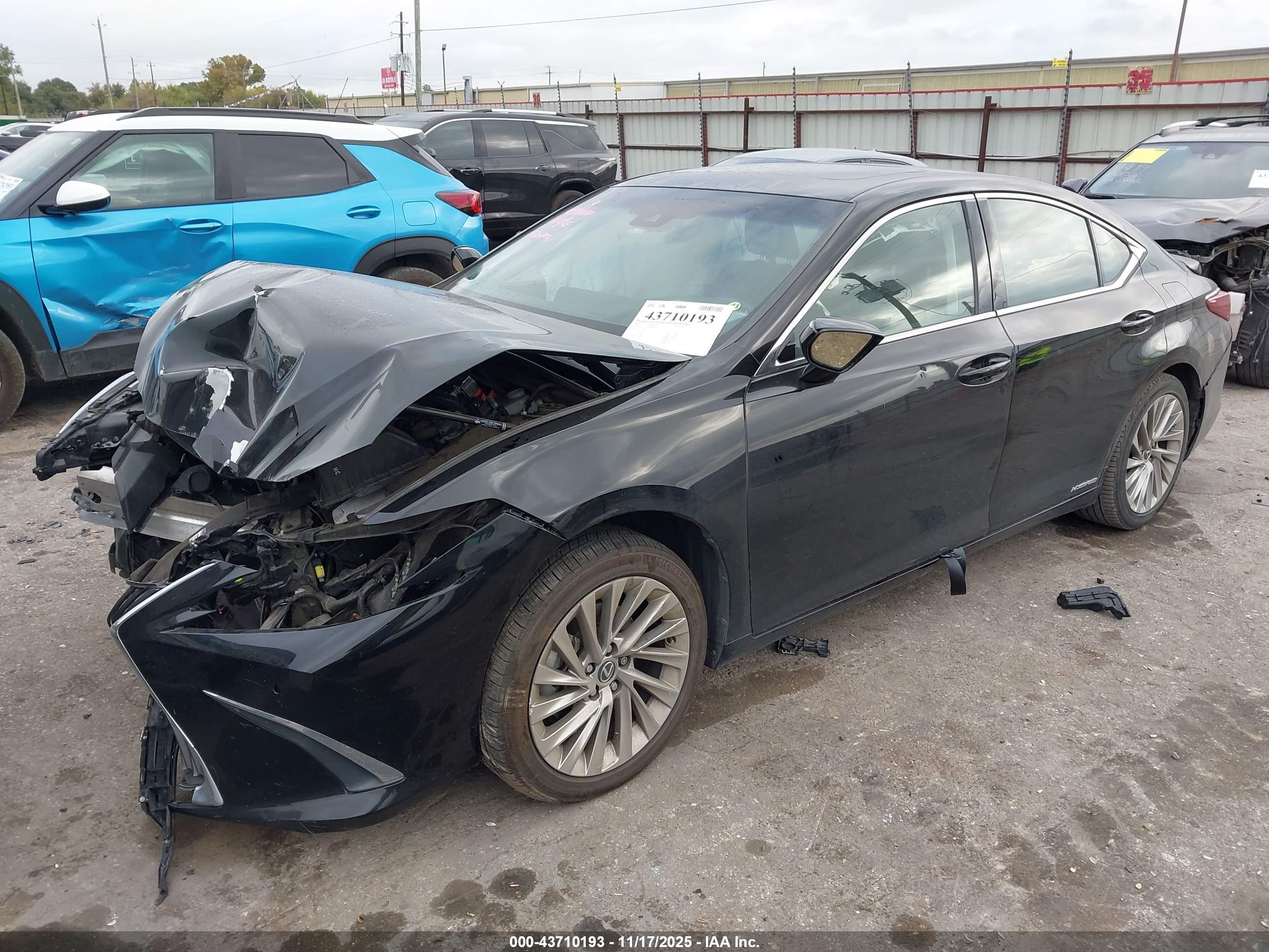 LEXUS ES image 2