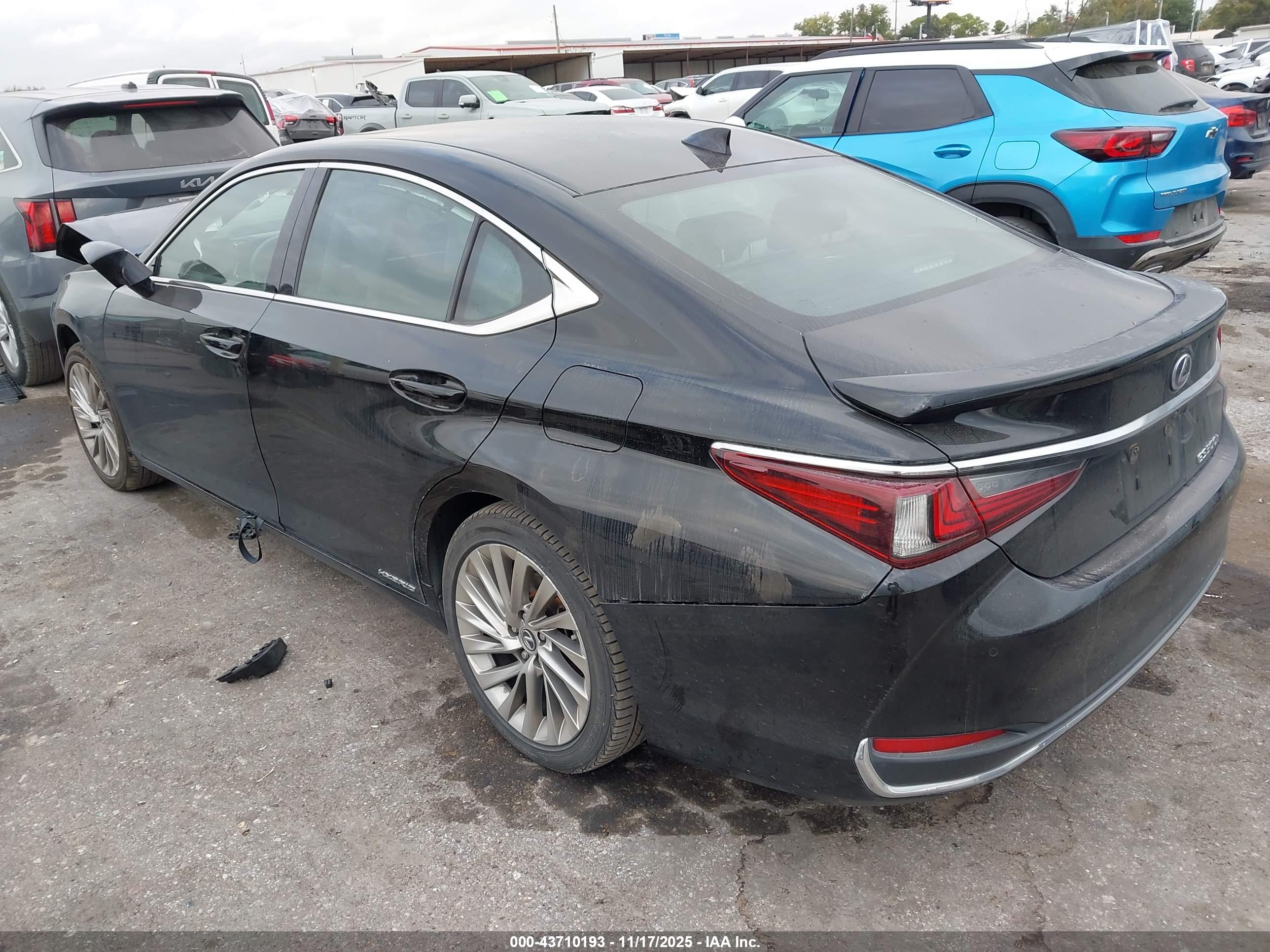 LEXUS ES image 3