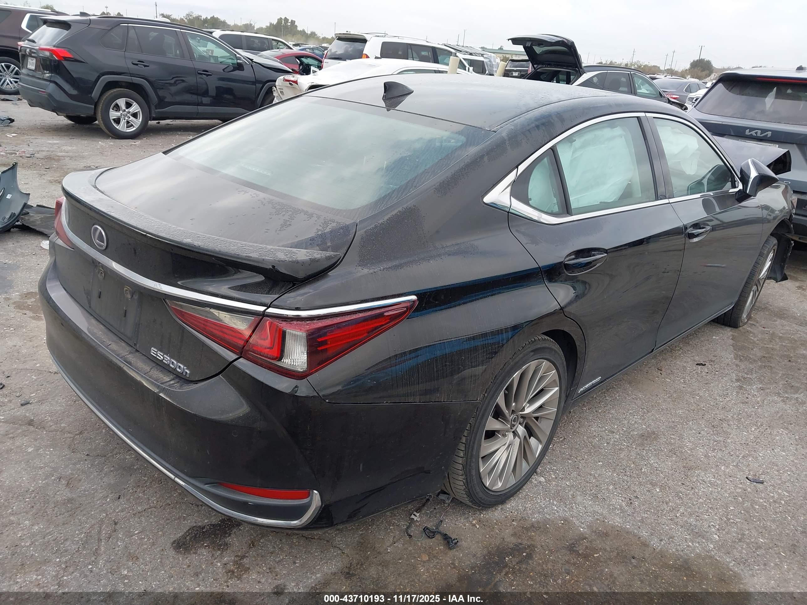 LEXUS ES image 4
