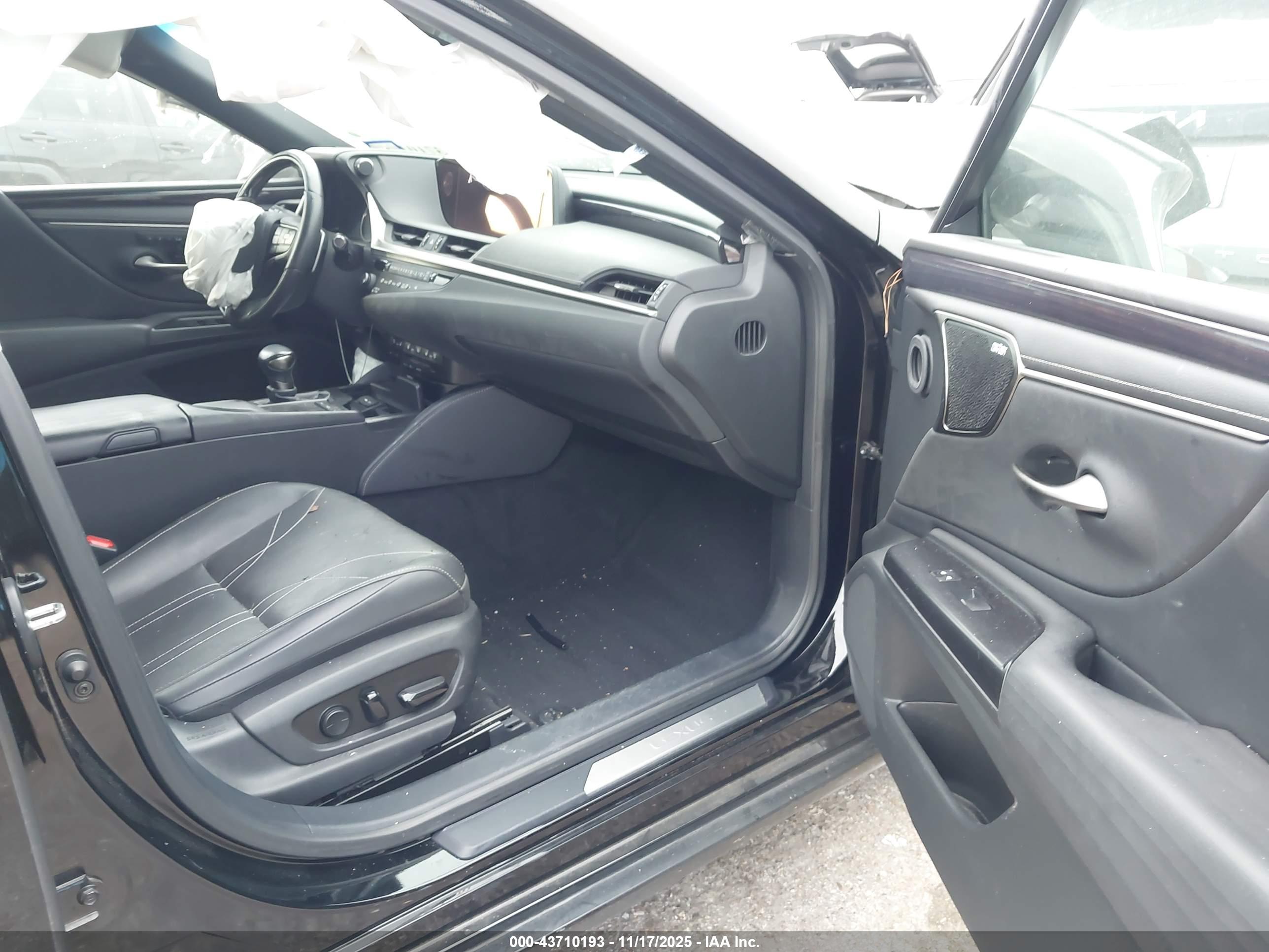 LEXUS ES image 5