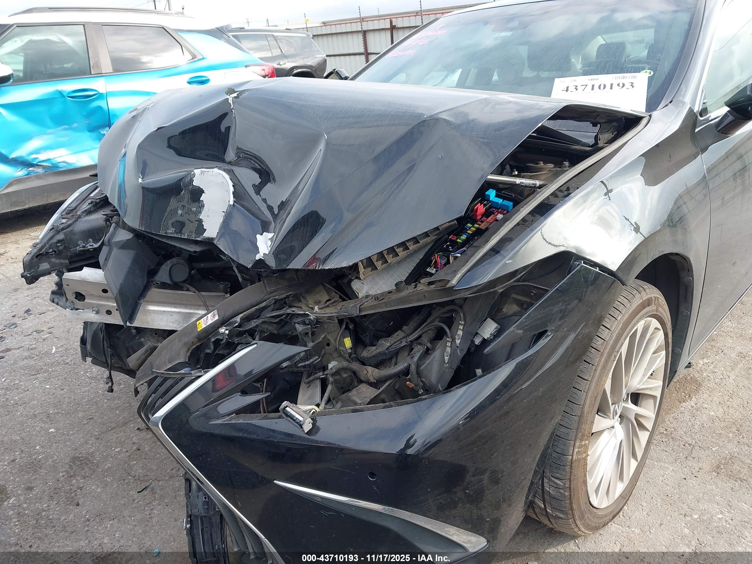 LEXUS ES image 6