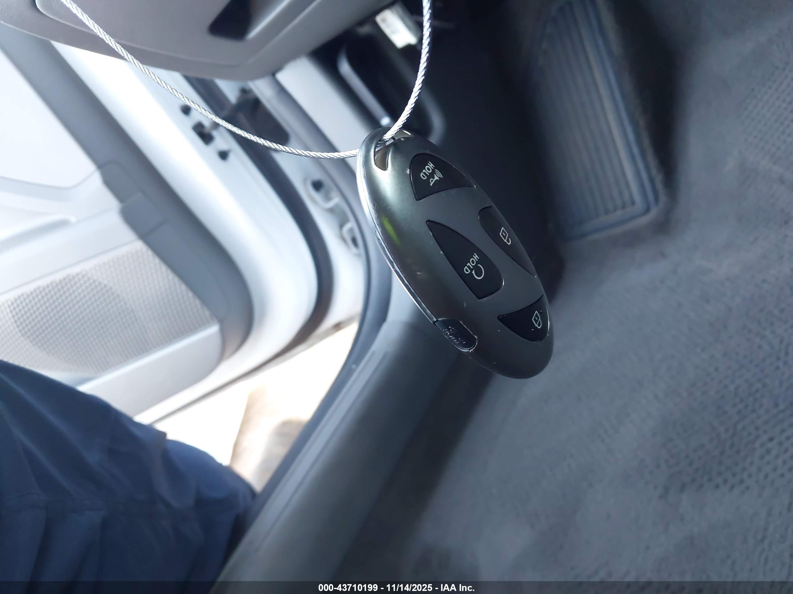 HYUNDAI ELANTRA image 11