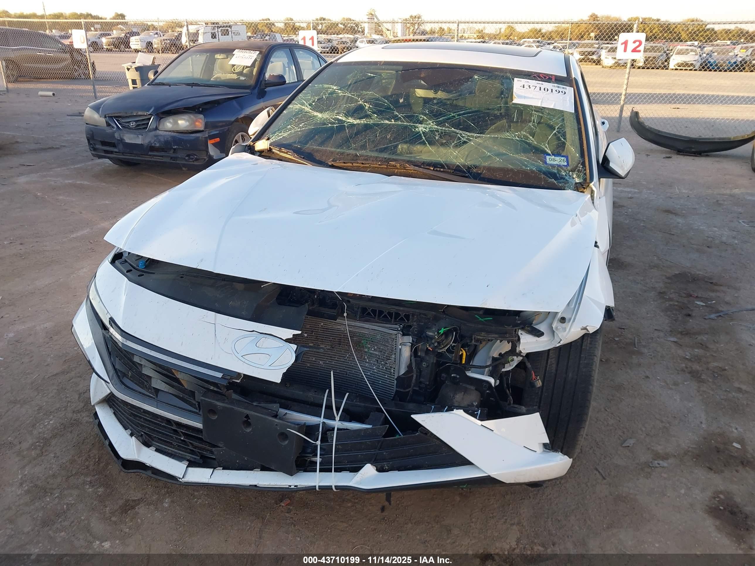 HYUNDAI ELANTRA image 6