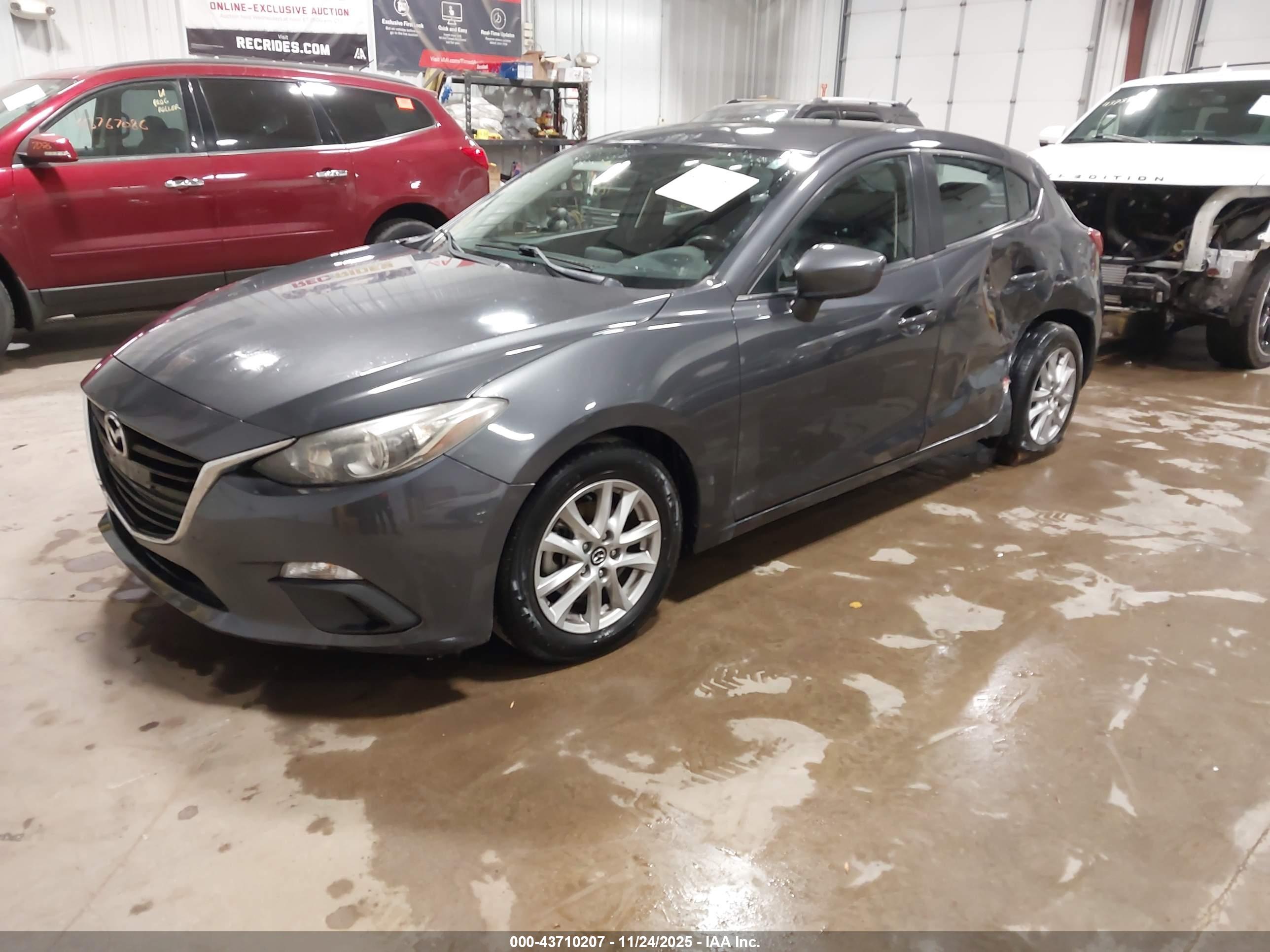 MAZDA MAZDA3 image 2