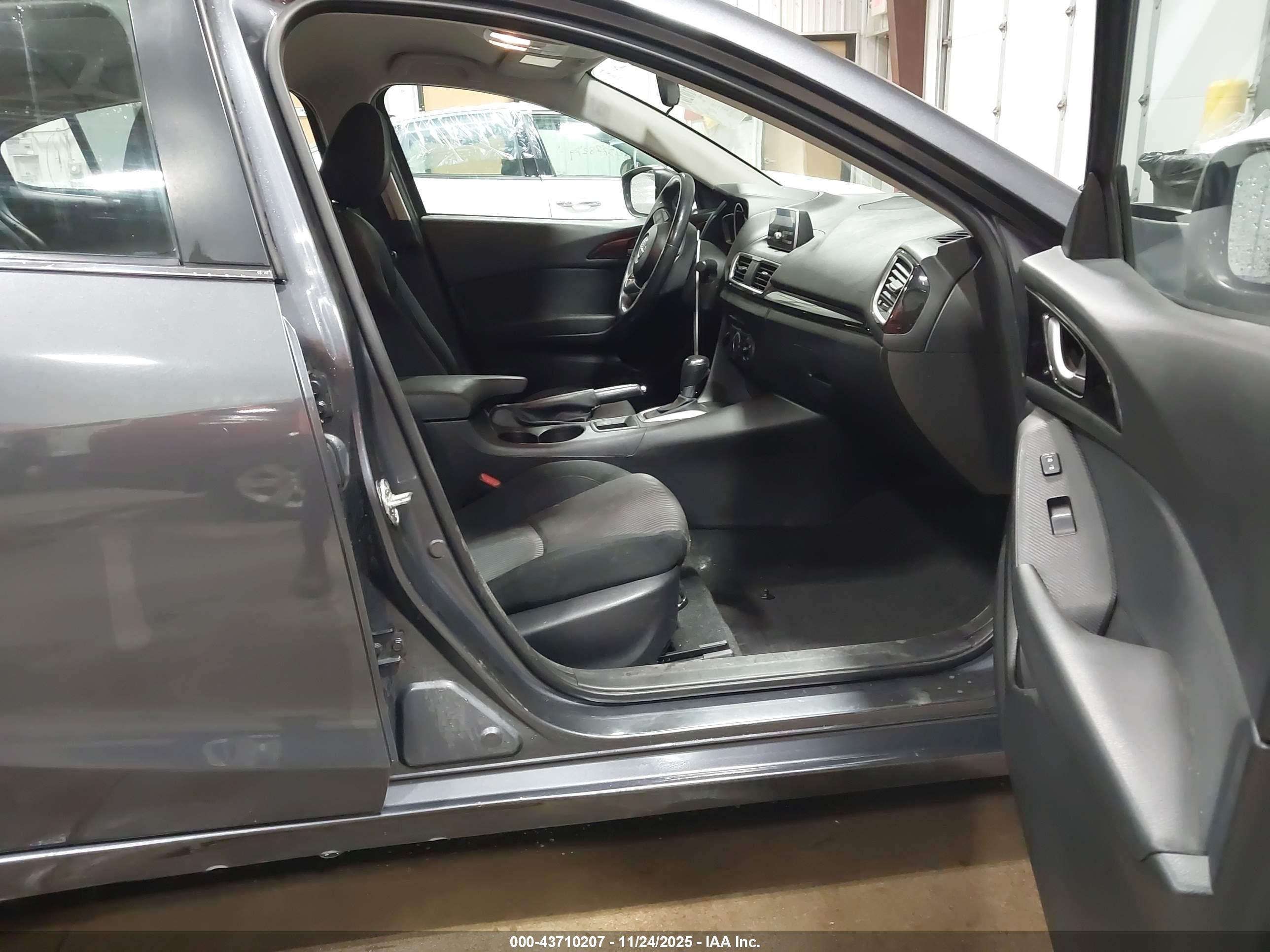 MAZDA MAZDA3 image 5
