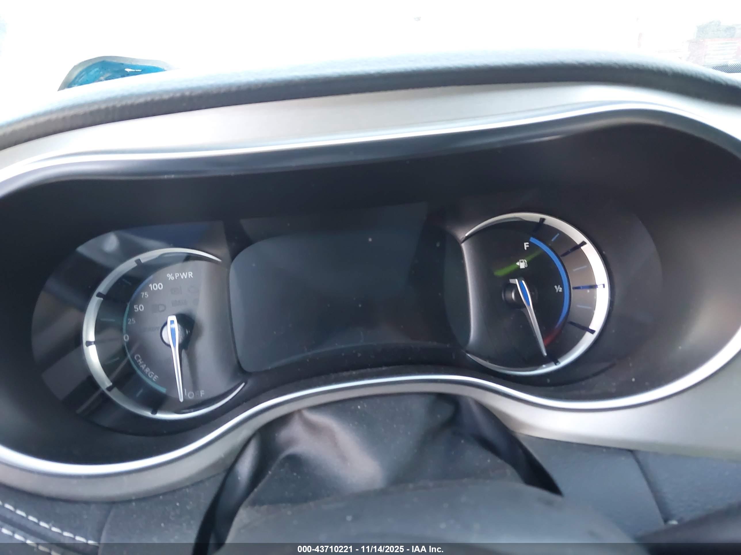 CHRYSLER PACIFICA image 7