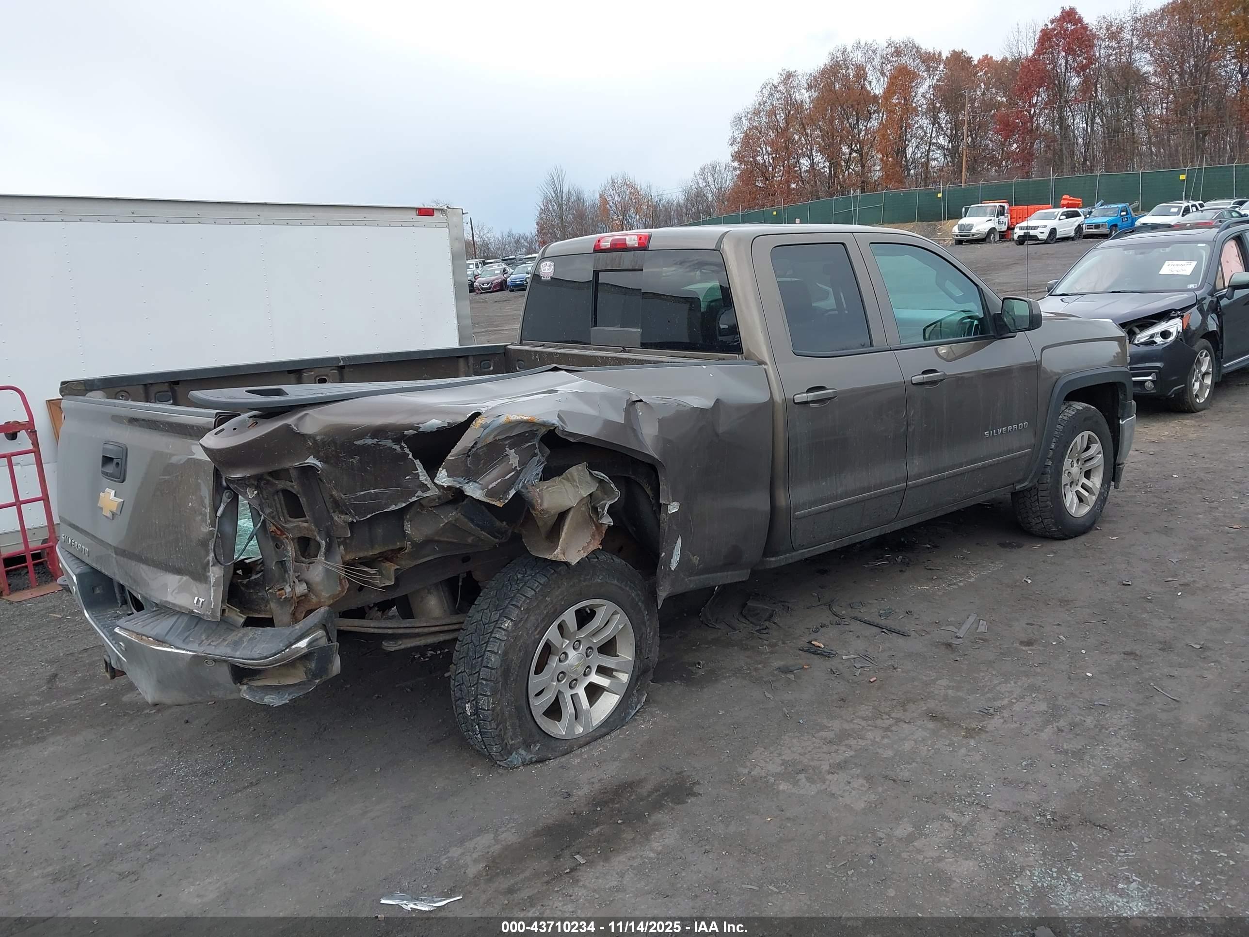 CHEVROLET SILVERADO image 4