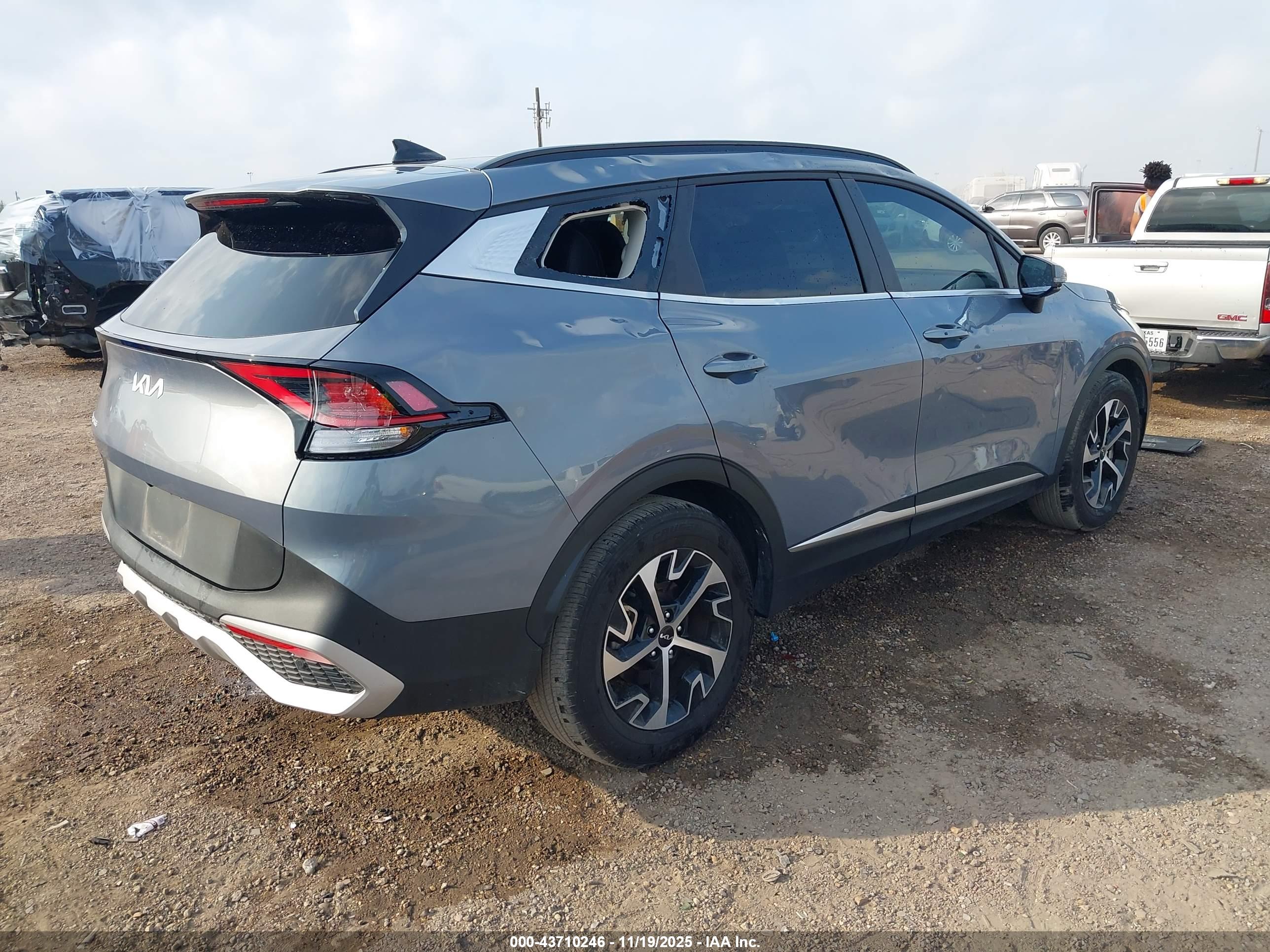 KIA SPORTAGE image 4