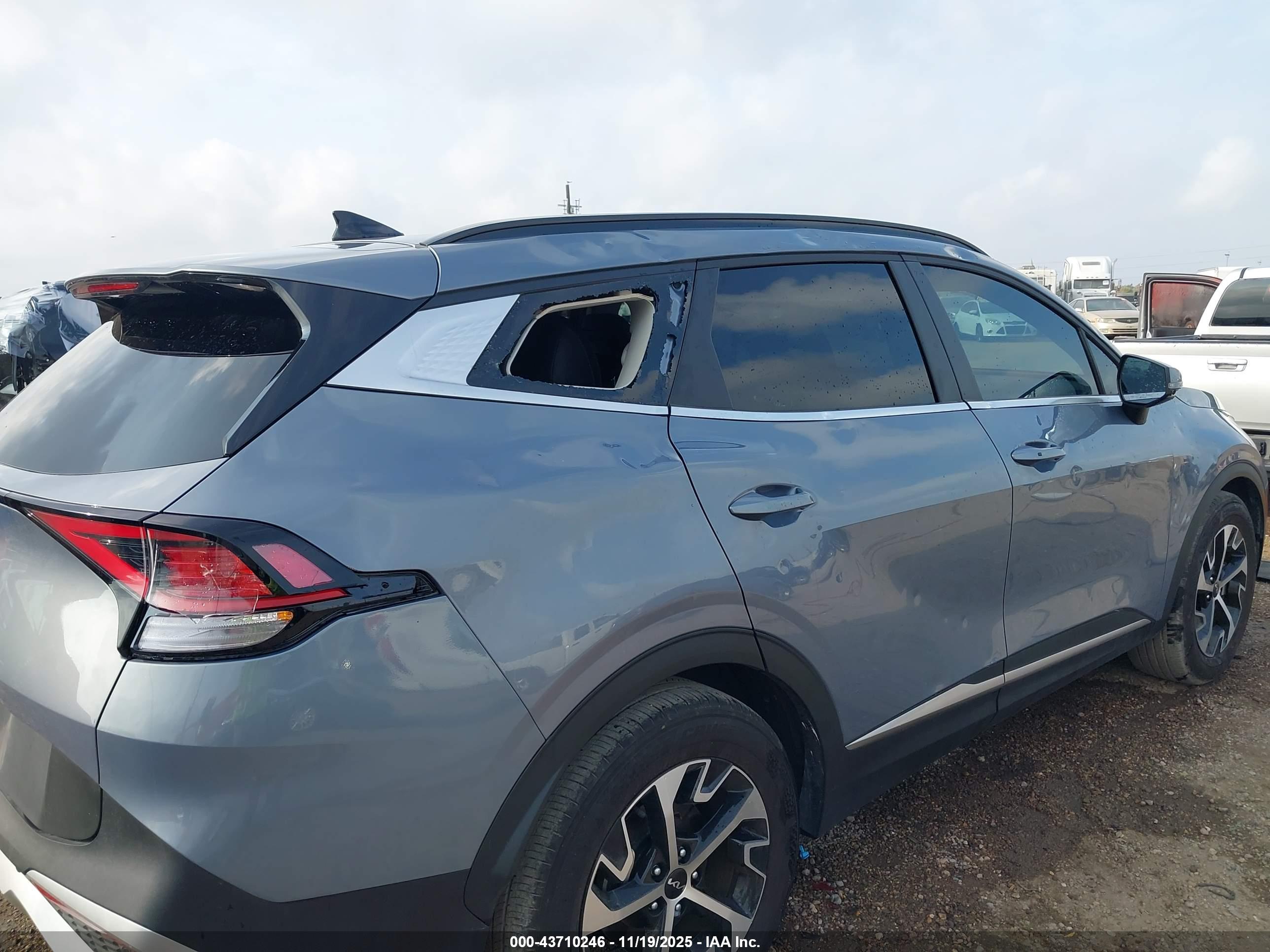 KIA SPORTAGE image 6