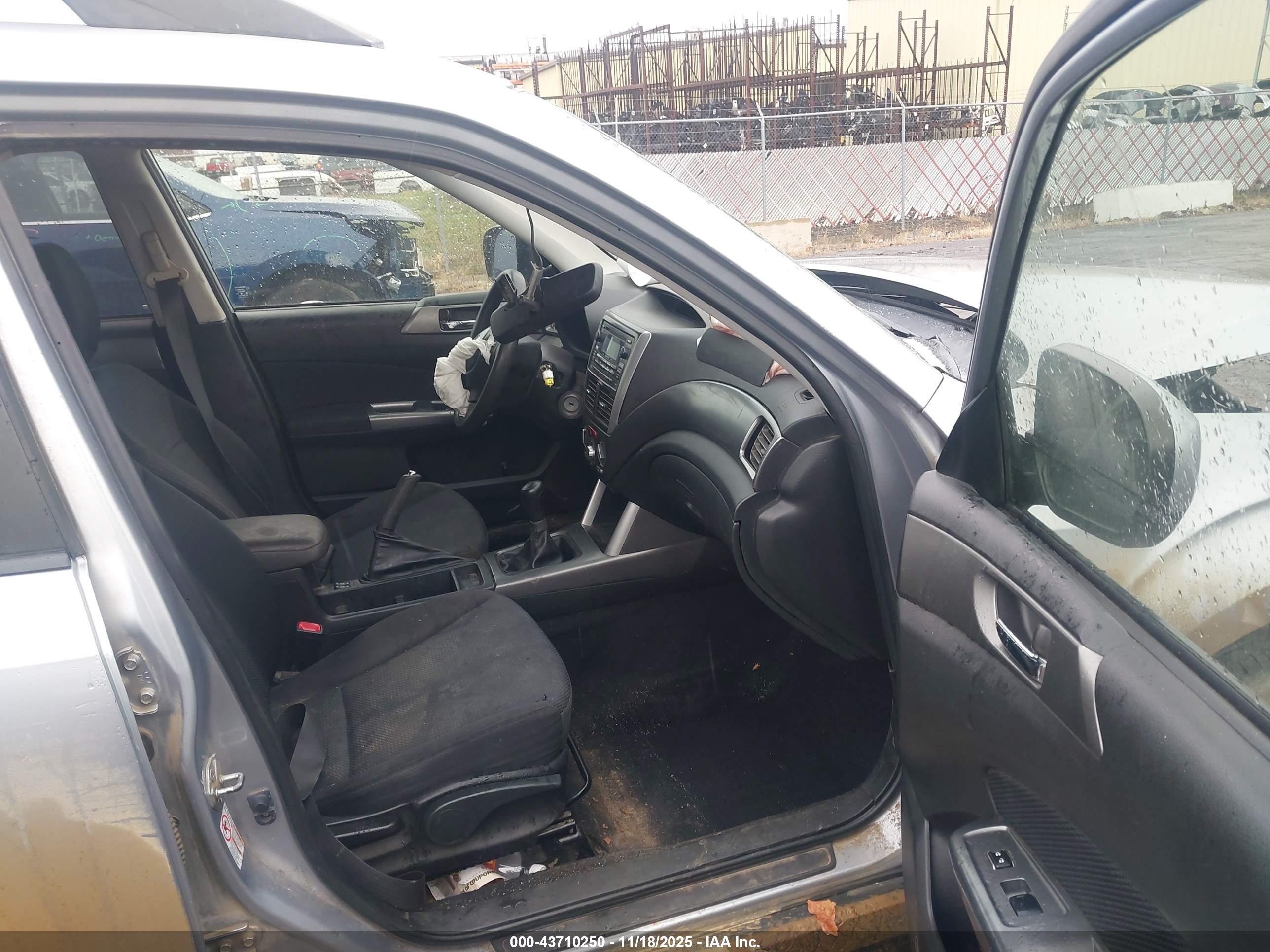 SUBARU FORESTER image 5