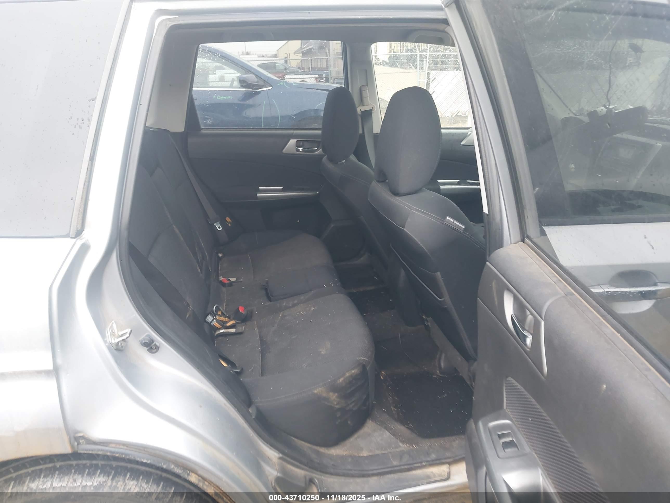 SUBARU FORESTER image 8