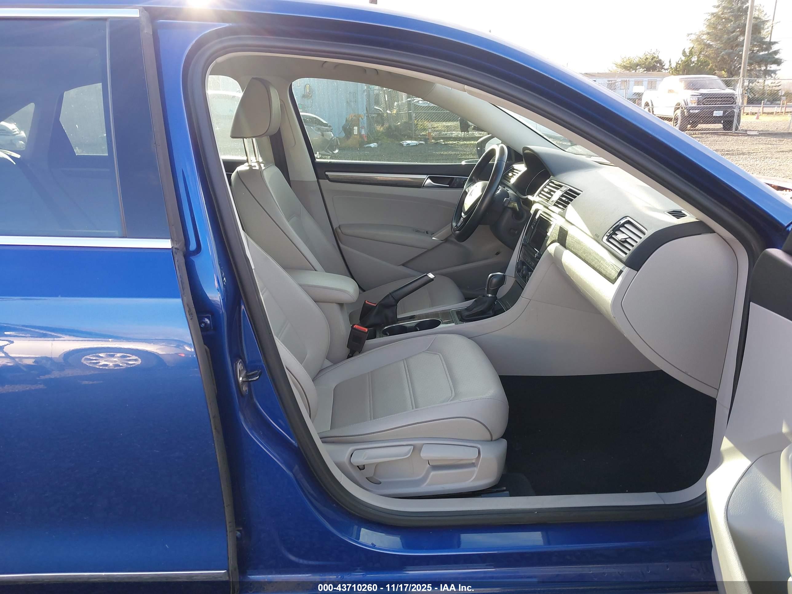 VOLKSWAGEN PASSAT image 5