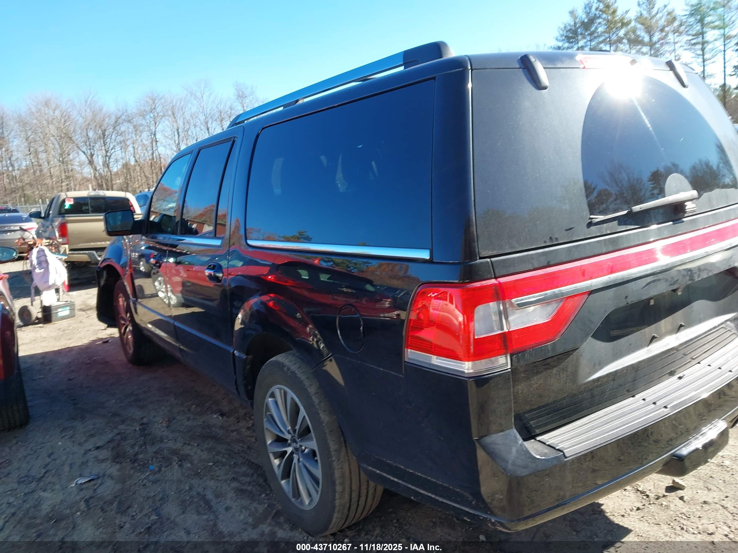 LINCOLN NAVIGATOR image 3