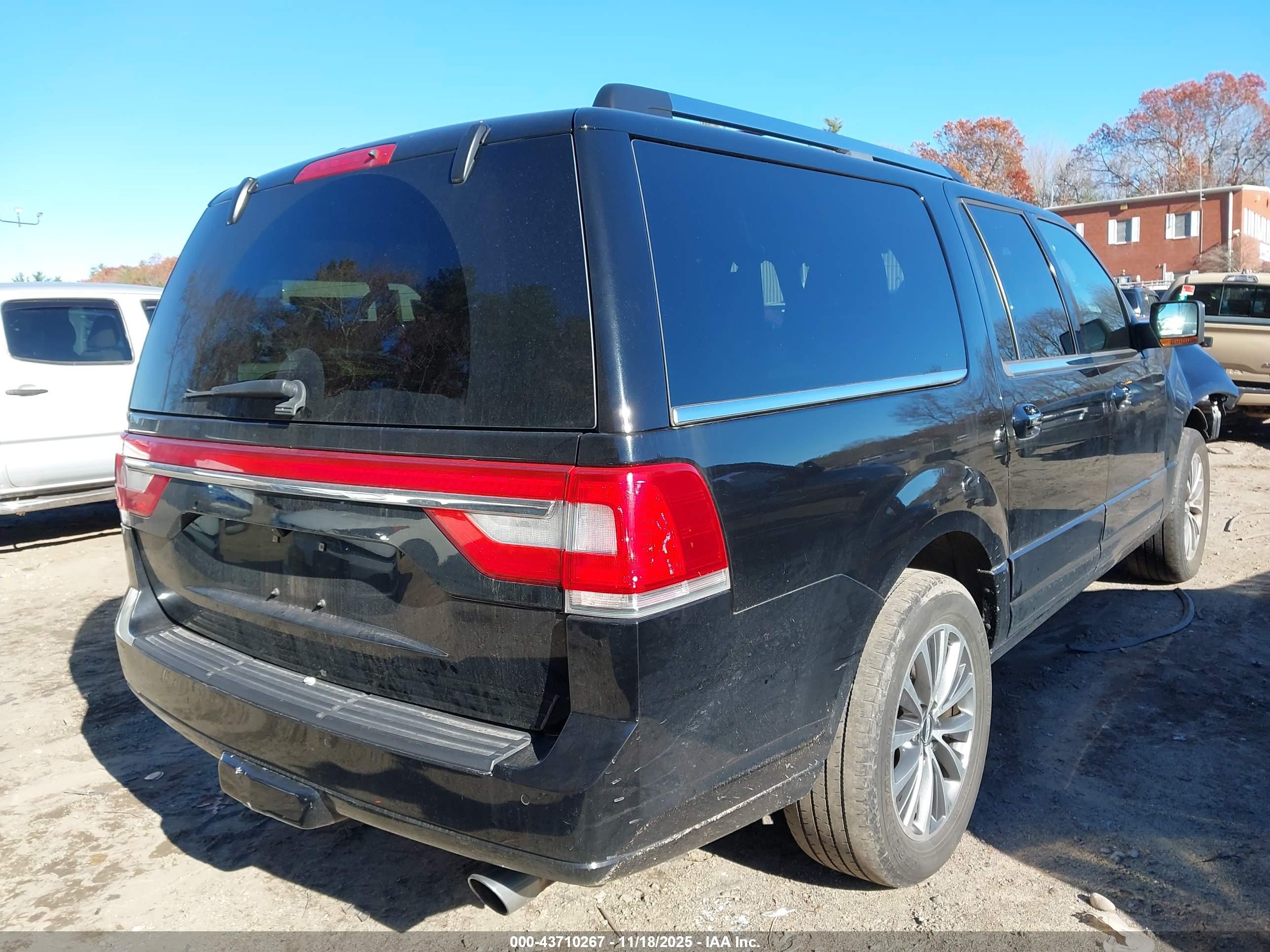LINCOLN NAVIGATOR image 4