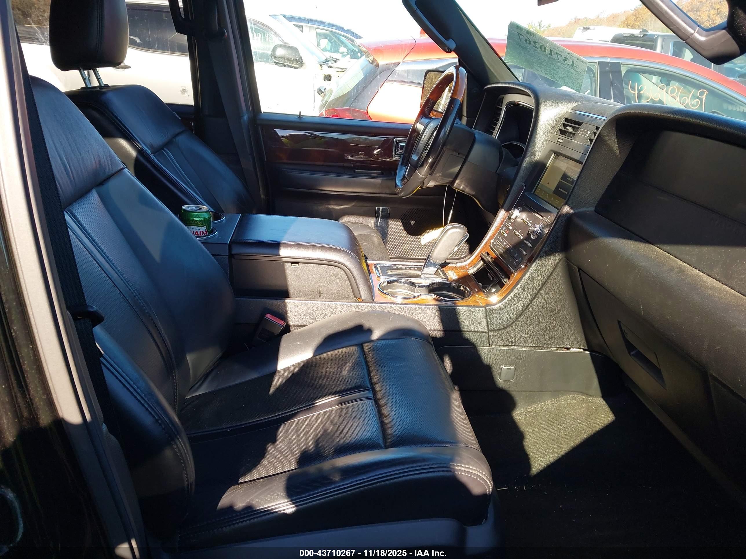 LINCOLN NAVIGATOR image 5