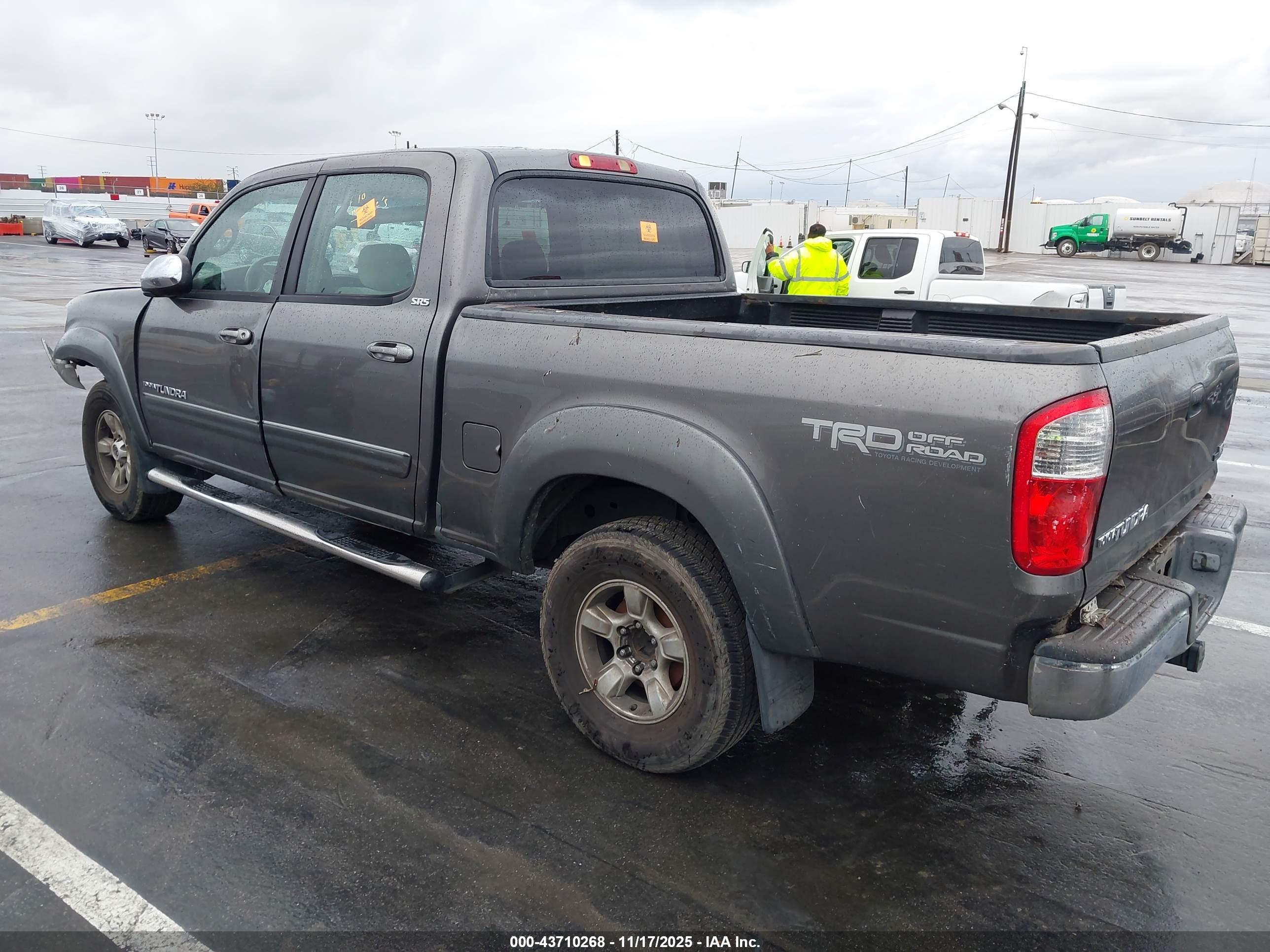 TOYOTA TUNDRA image 3