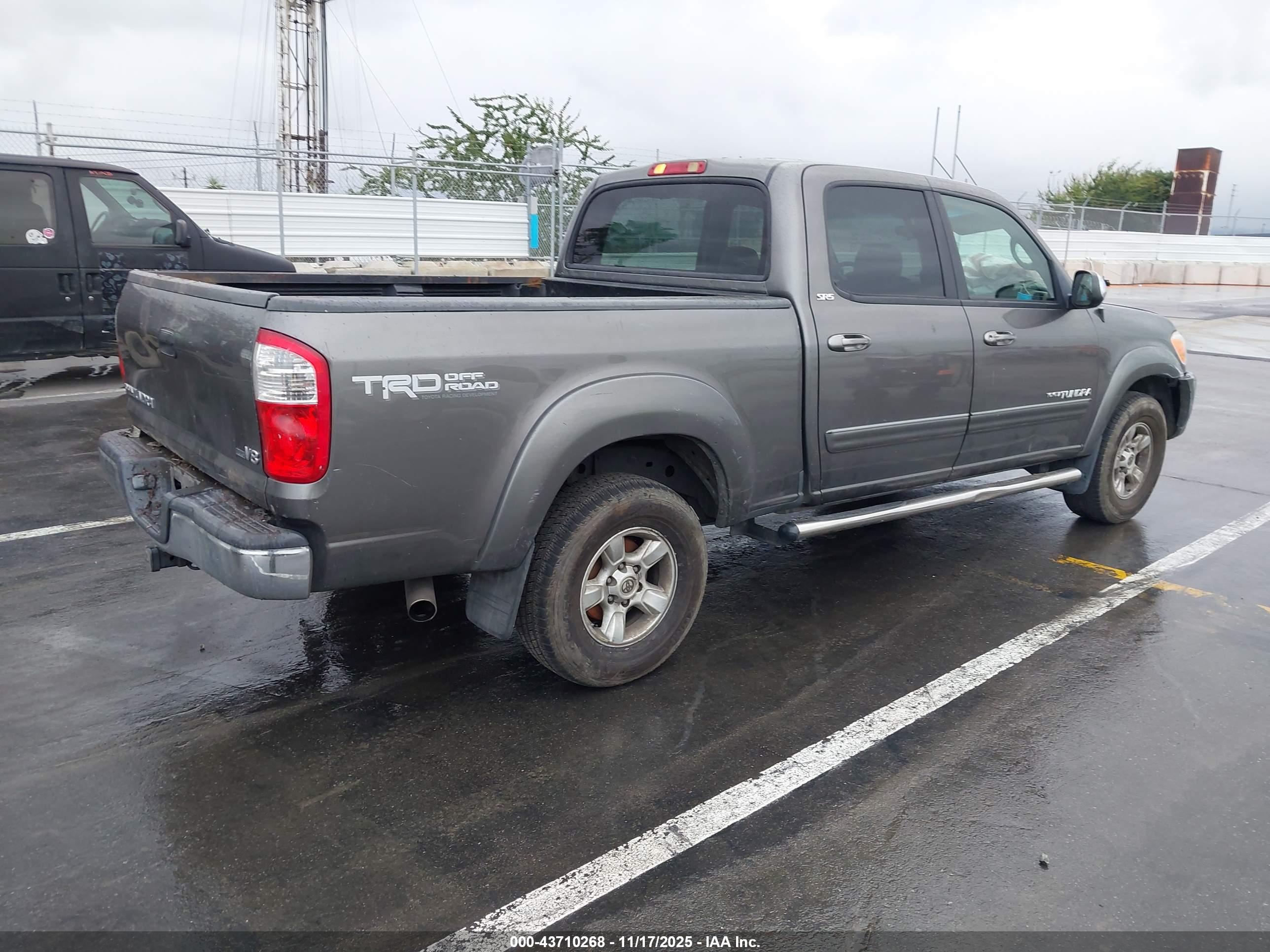 TOYOTA TUNDRA image 4