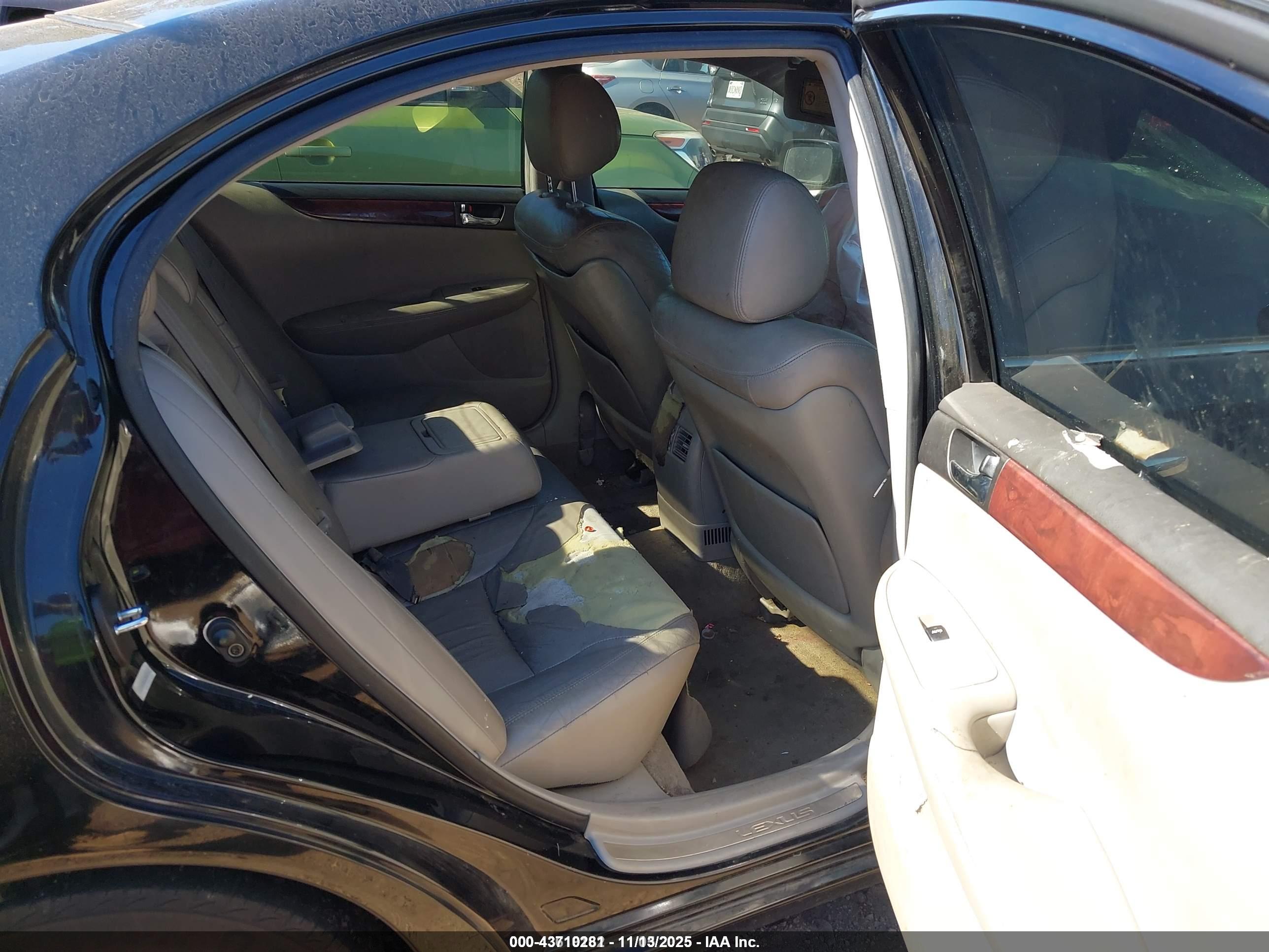 LEXUS ES image 8