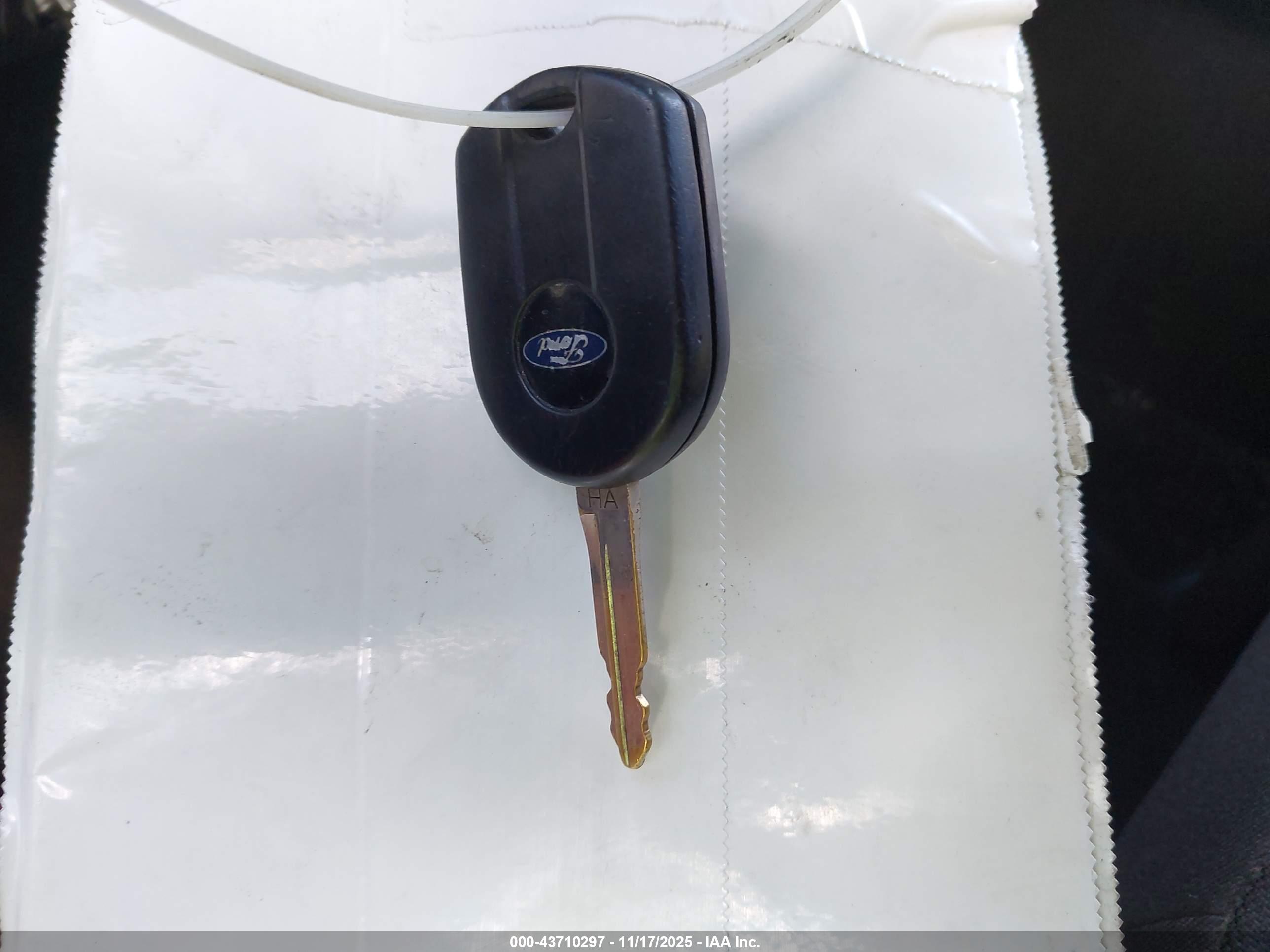 FORD ESCAPE image 11