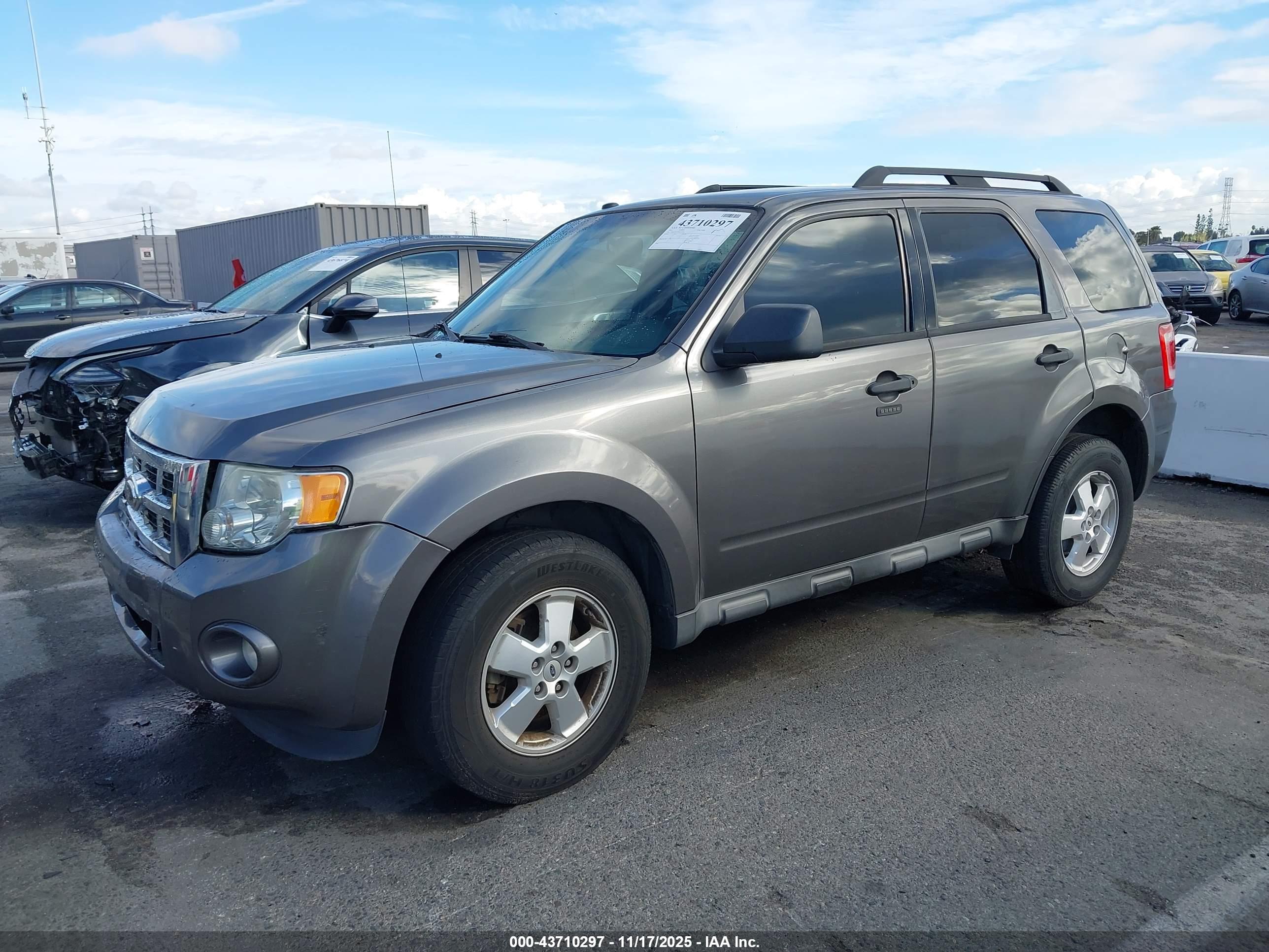 FORD ESCAPE image 2
