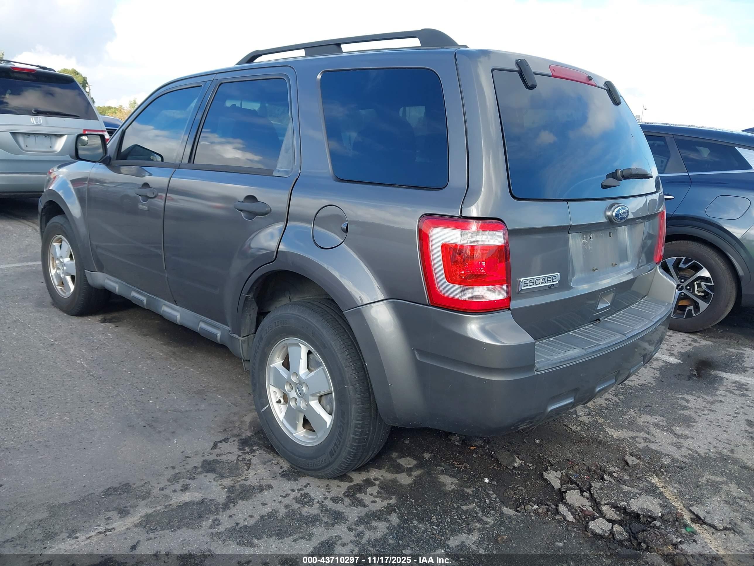 FORD ESCAPE image 3