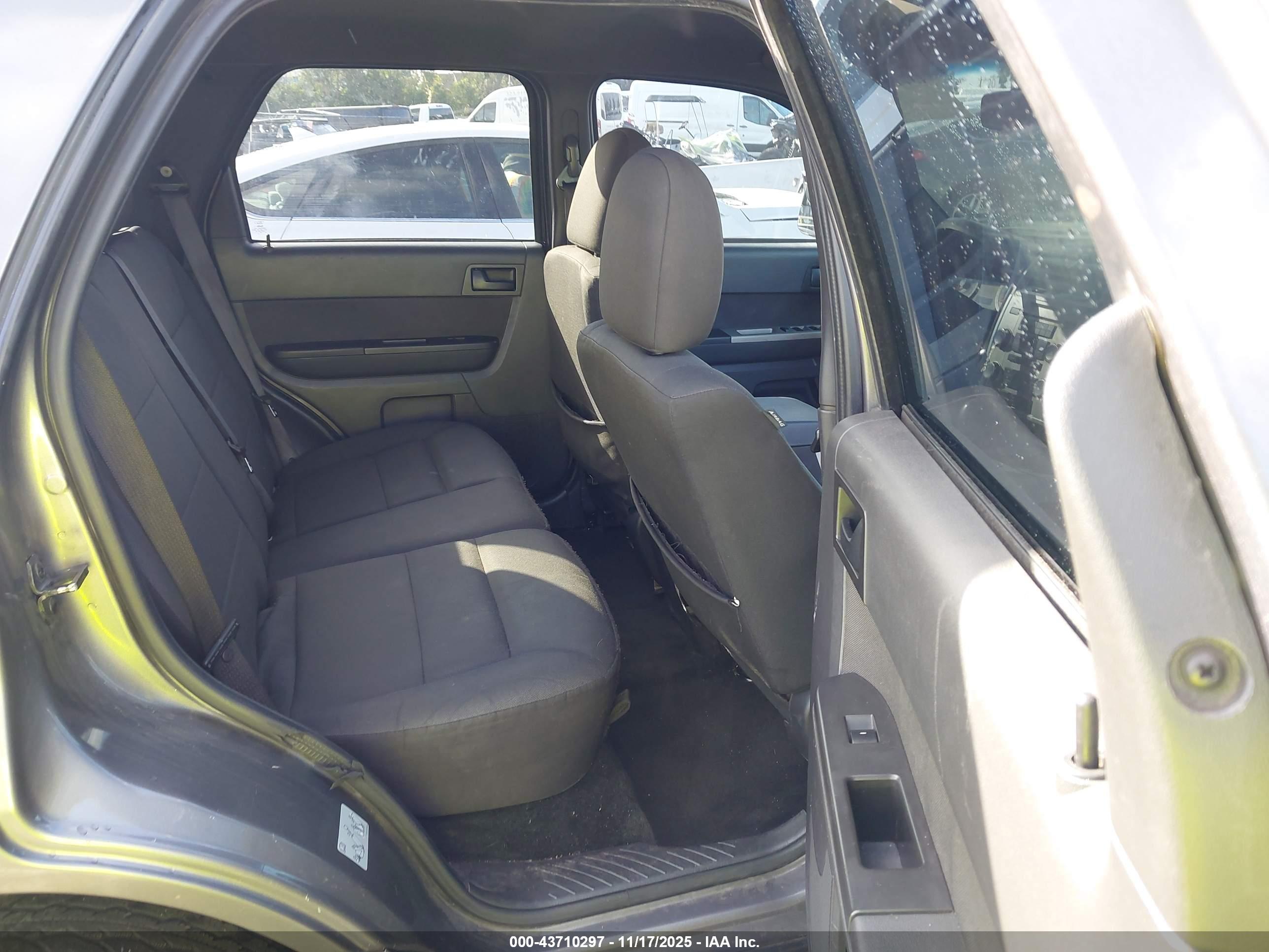 FORD ESCAPE image 8