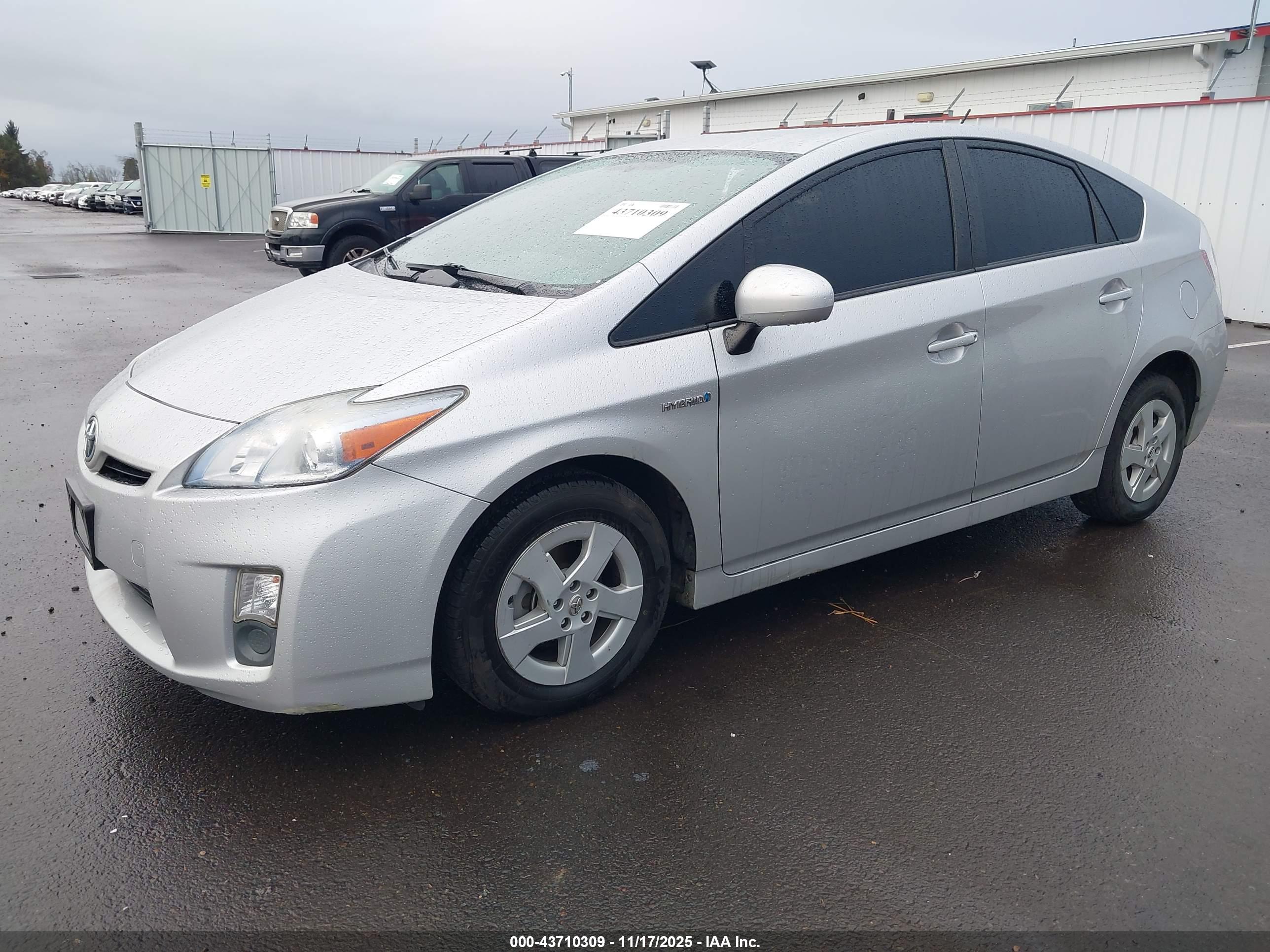 TOYOTA PRIUS image 2