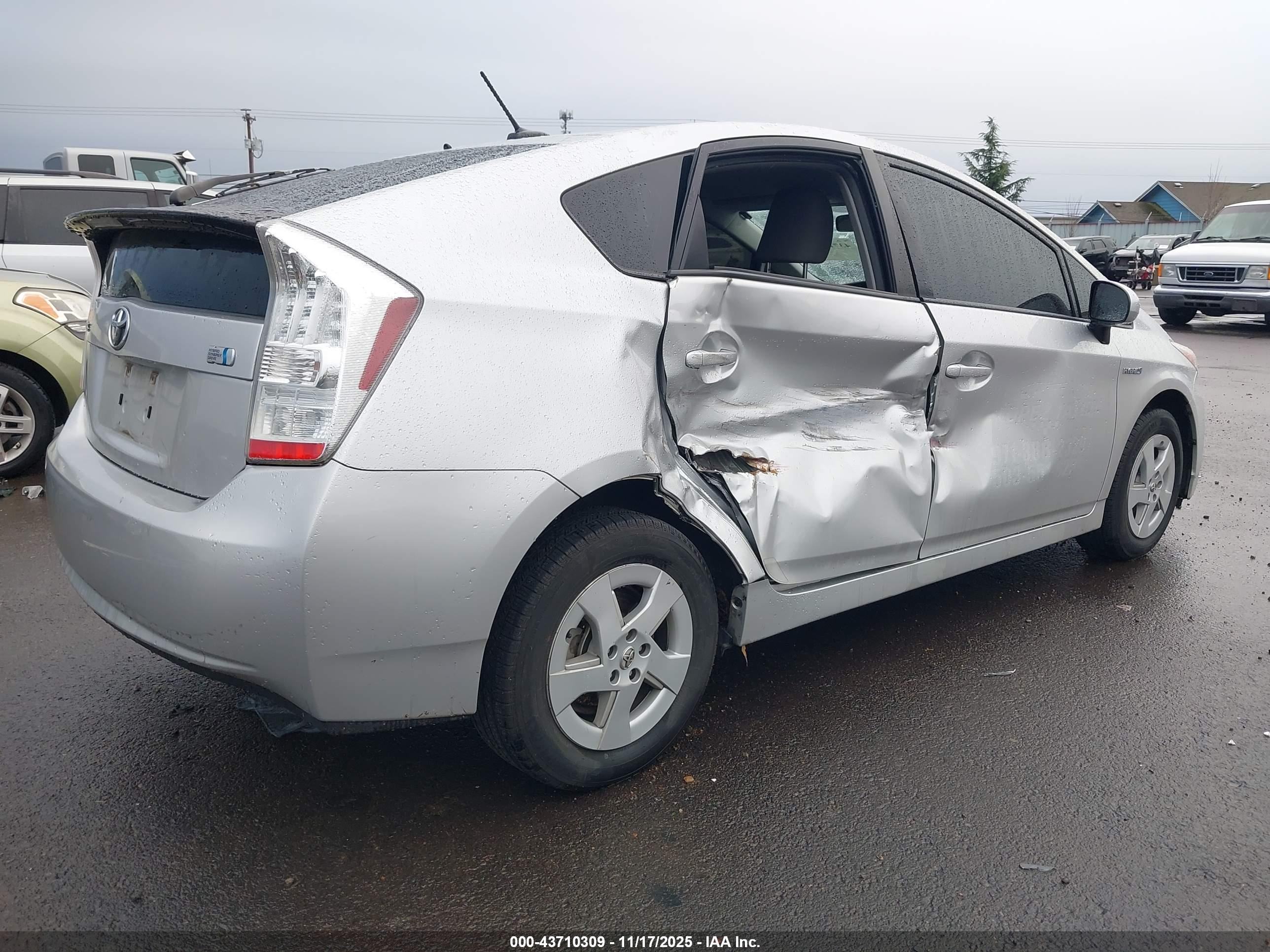 TOYOTA PRIUS image 4