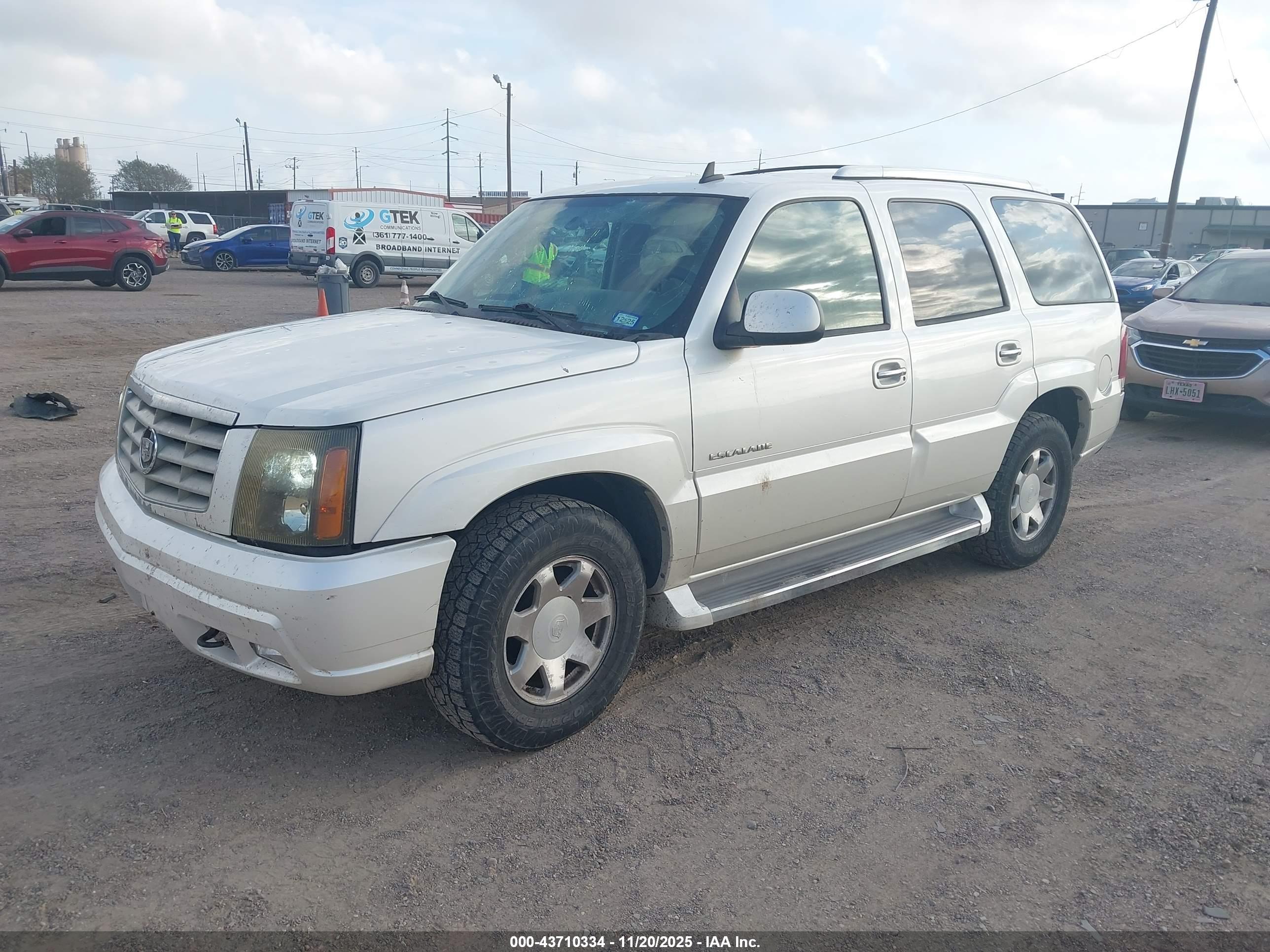 CADILLAC ESCALADE image 2