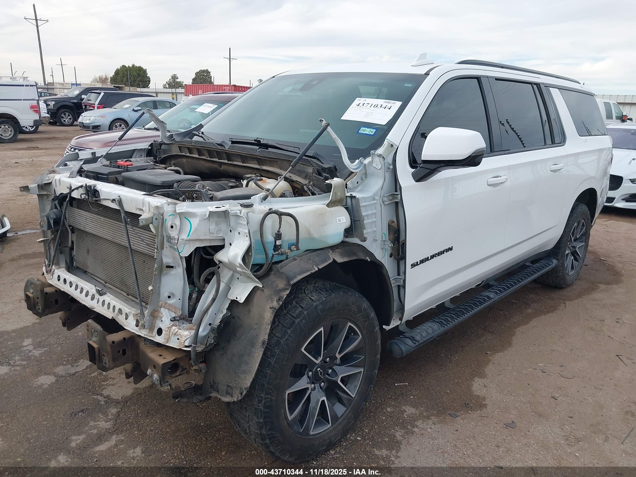 CHEVROLET SUBURBAN image 2