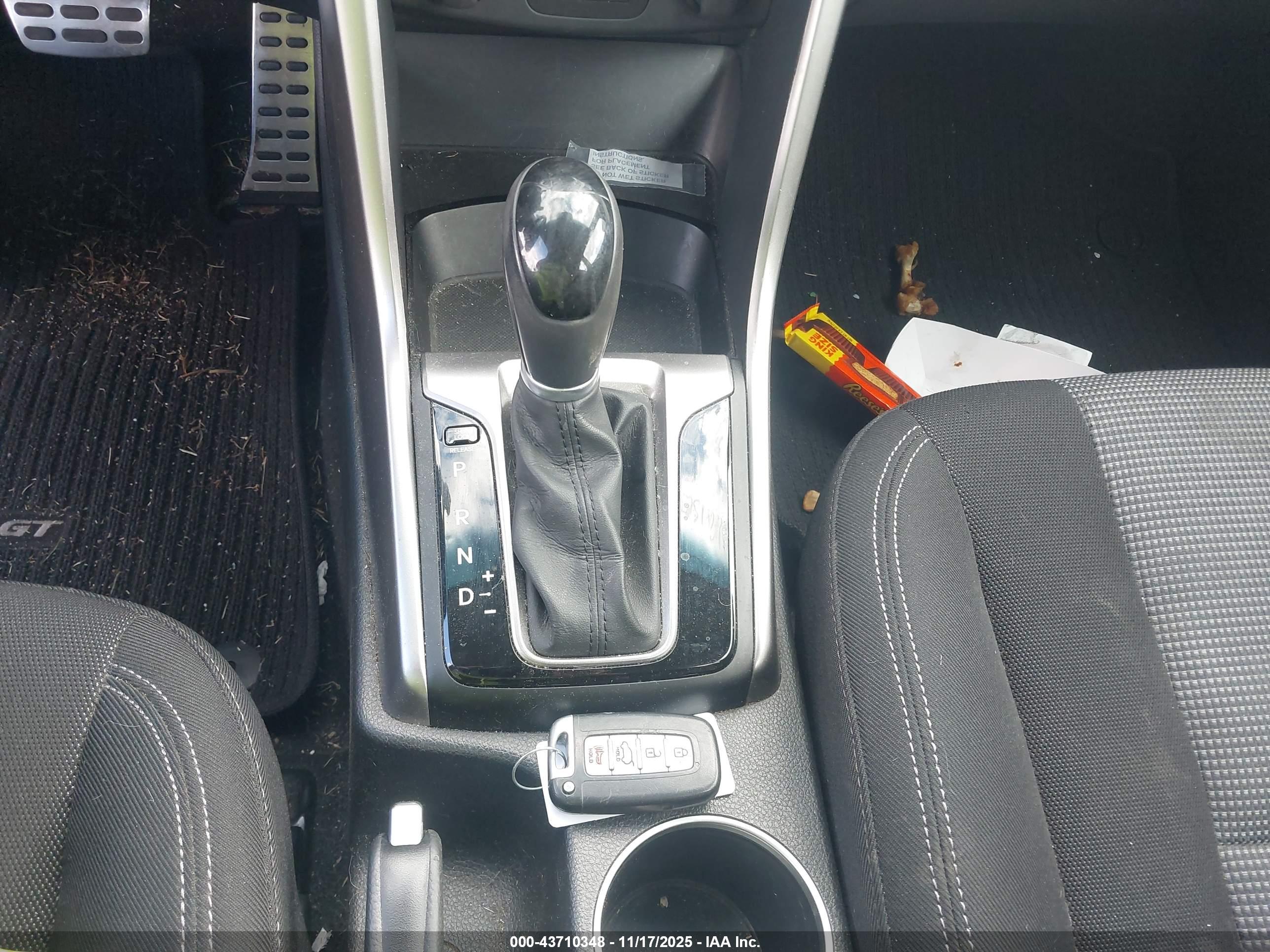 HYUNDAI ELANTRA image 11