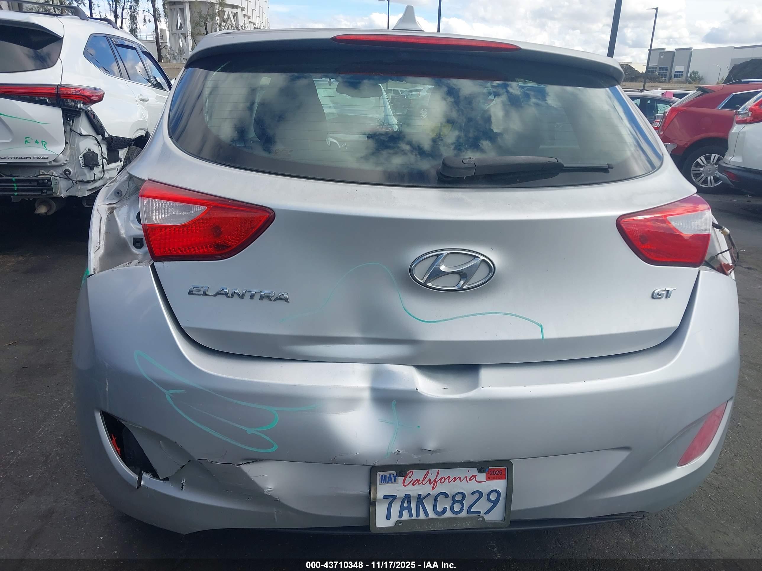 HYUNDAI ELANTRA image 6