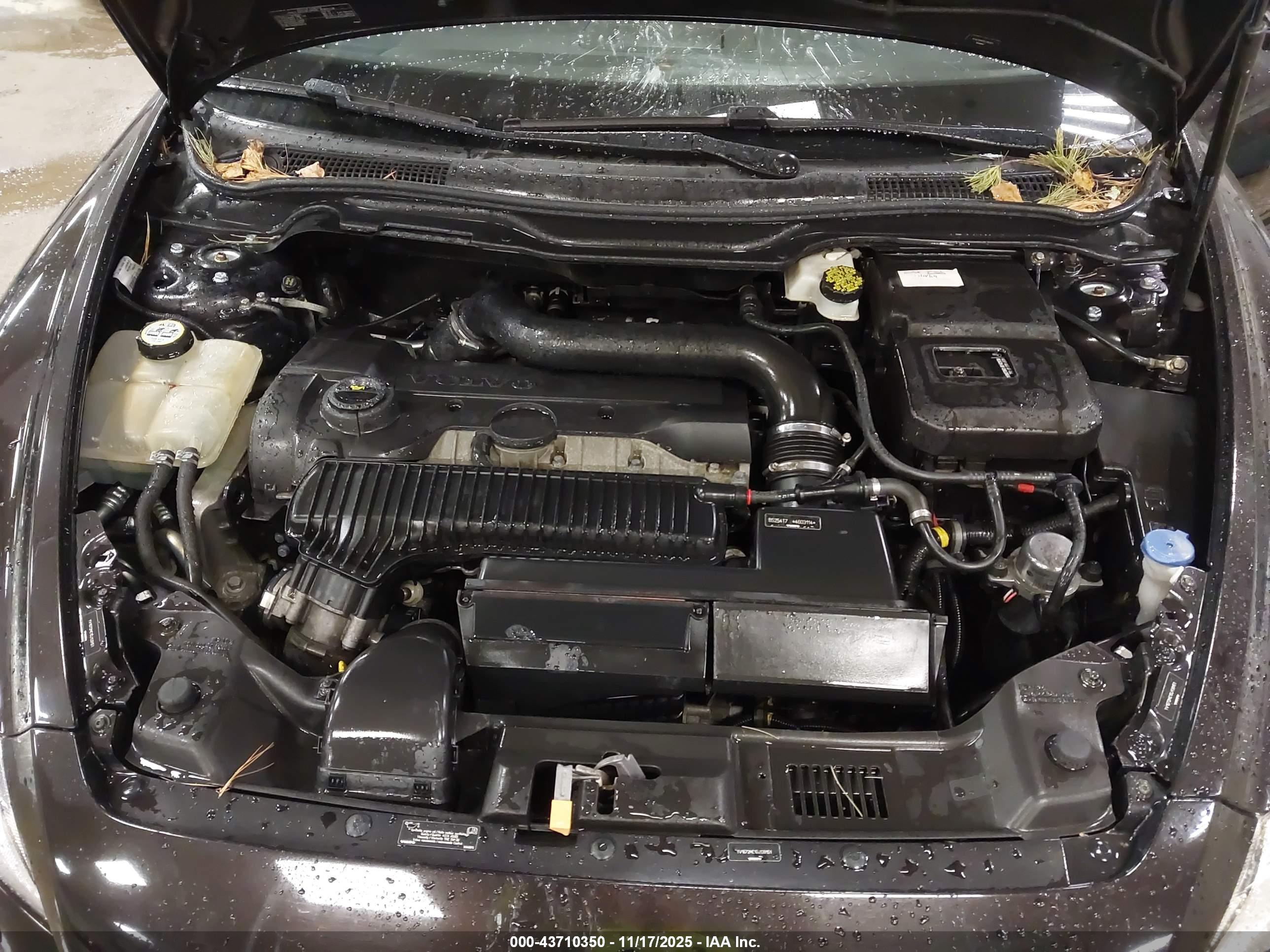 VOLVO C70 image 10