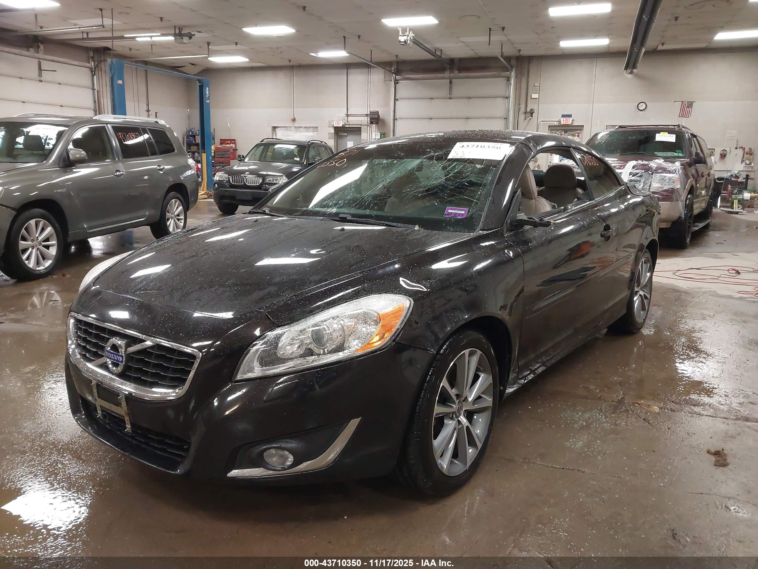 VOLVO C70 image 6