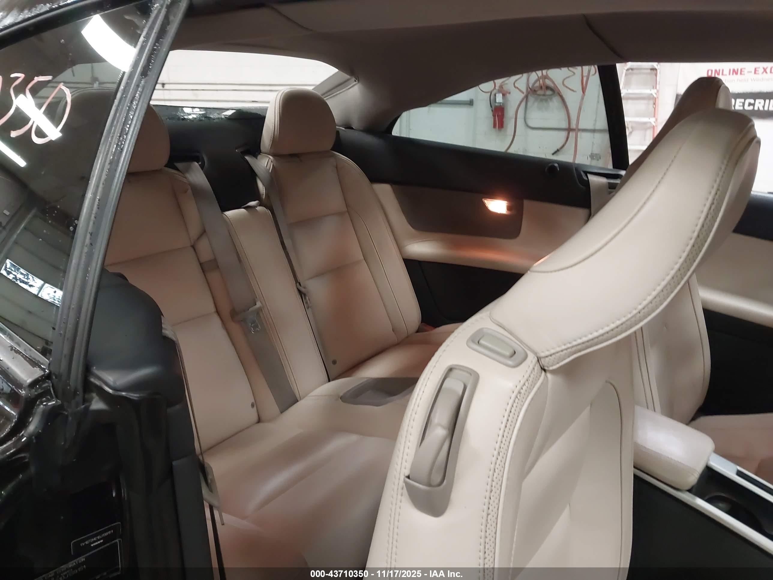 VOLVO C70 image 8