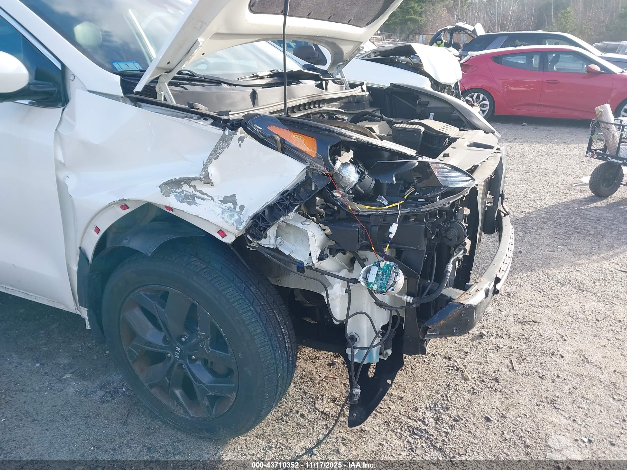 KIA SPORTAGE image 6