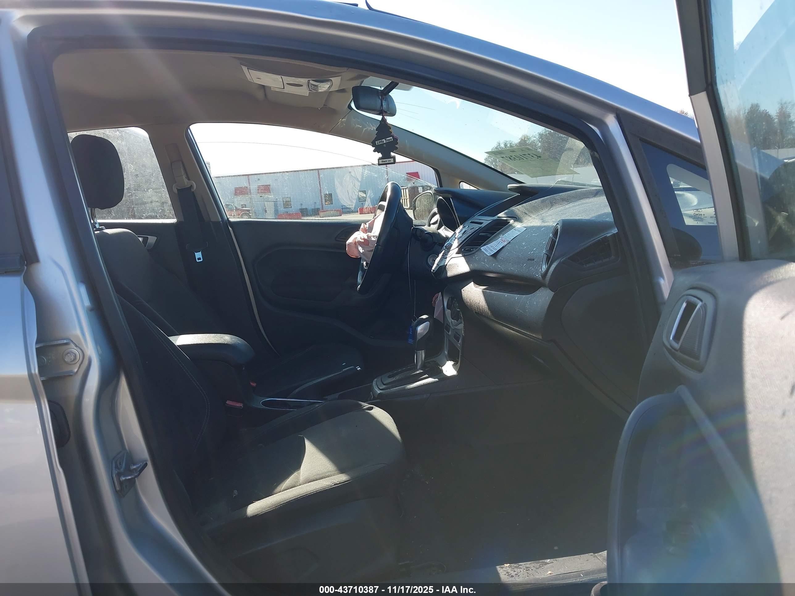 FORD FIESTA image 5