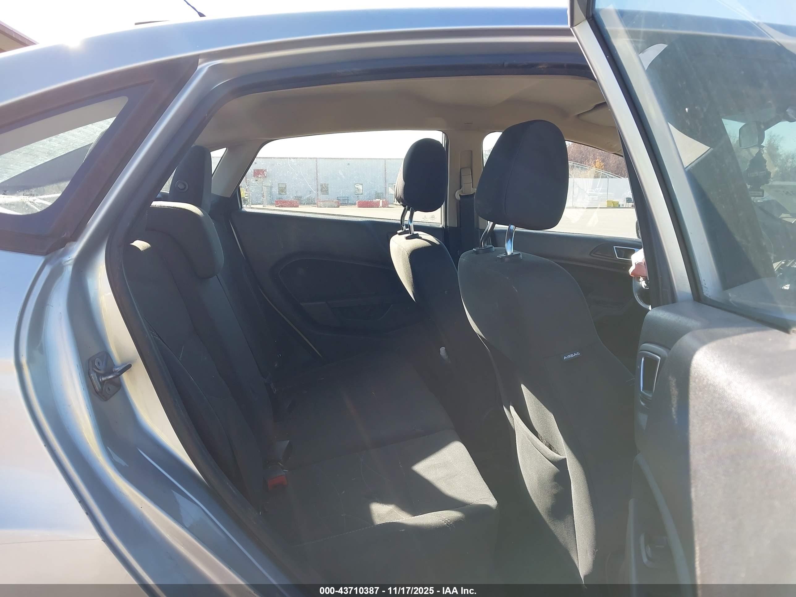 FORD FIESTA image 8
